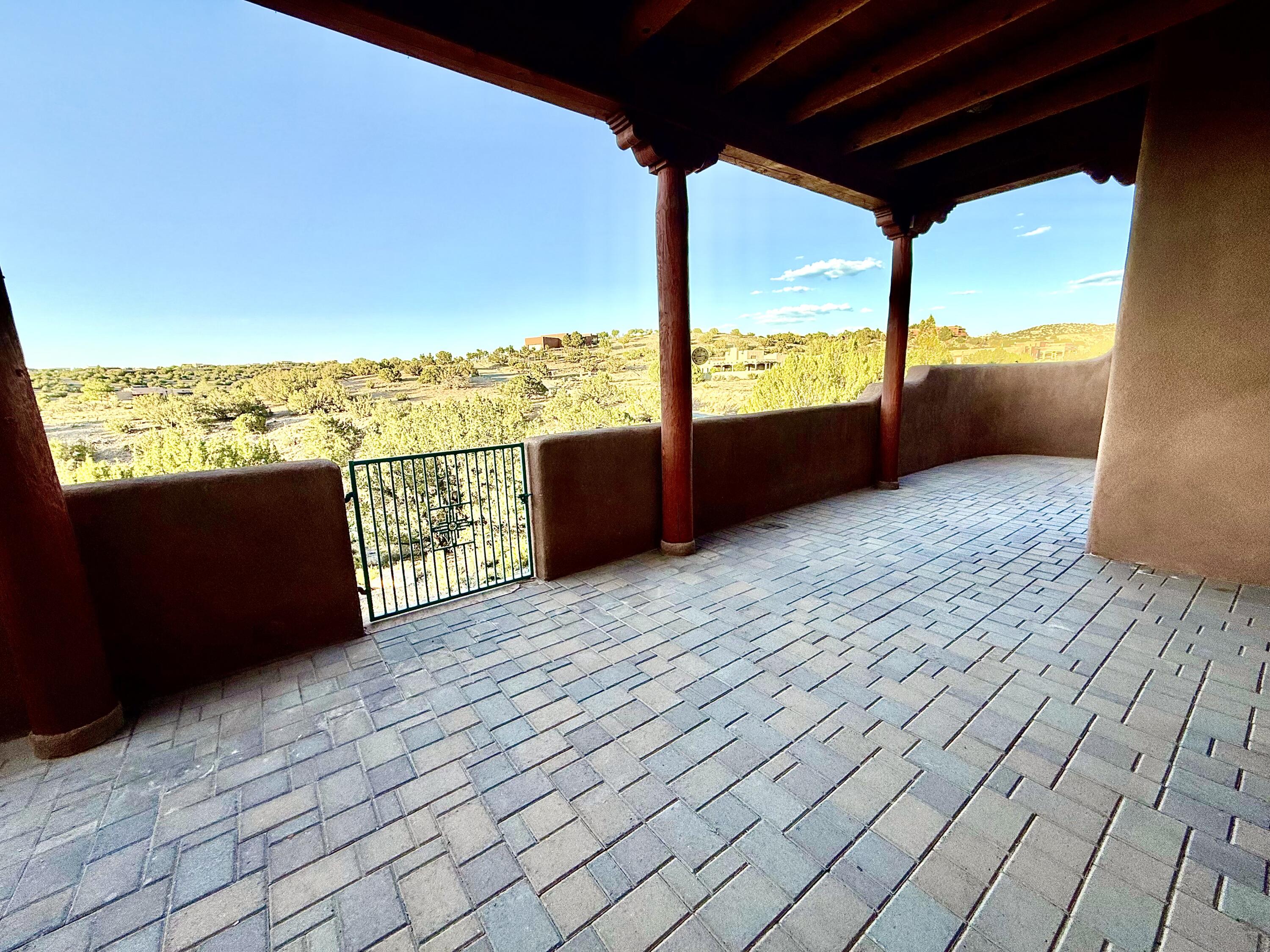 Photo 14 — 16 Mimbres Road SW