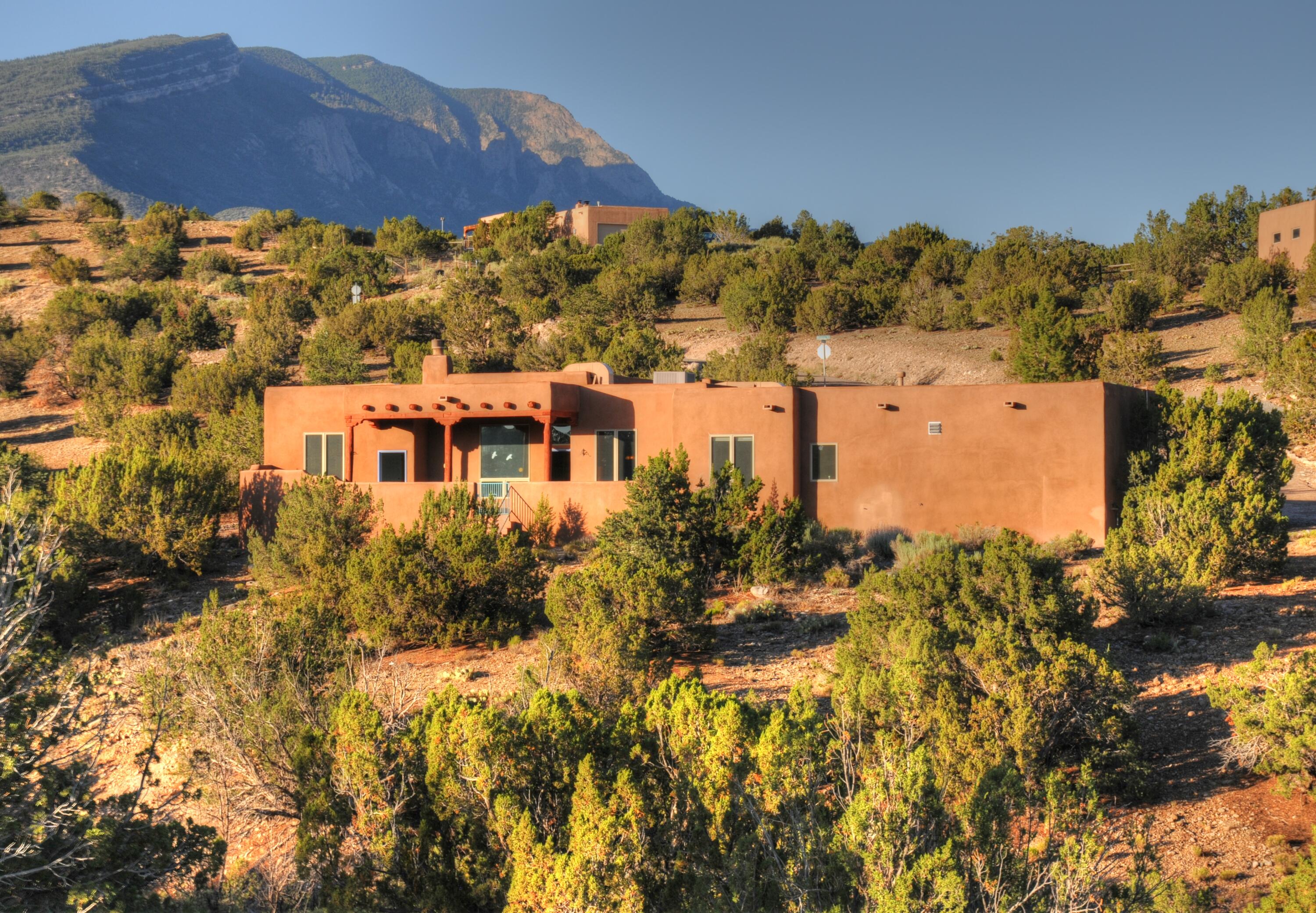 Photo 9 — 16 Mimbres Road SW