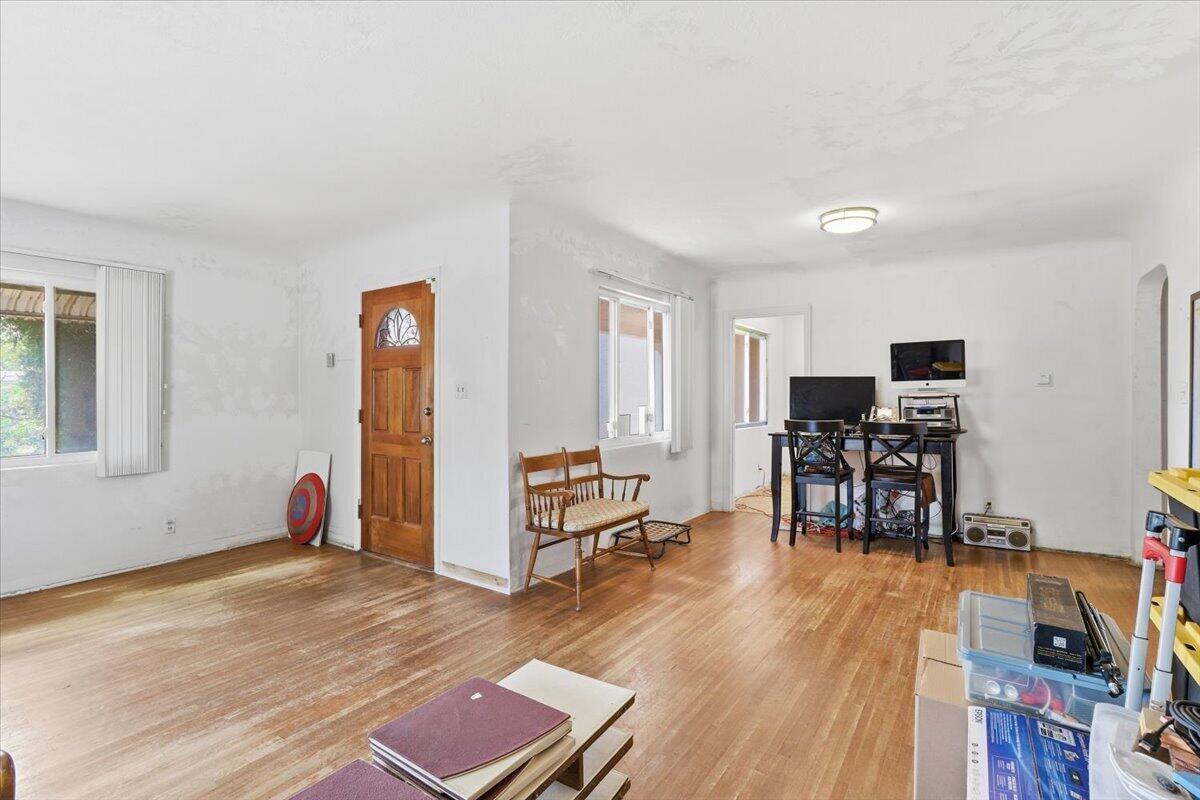 Photo 14 — 426 Espanola Street NE