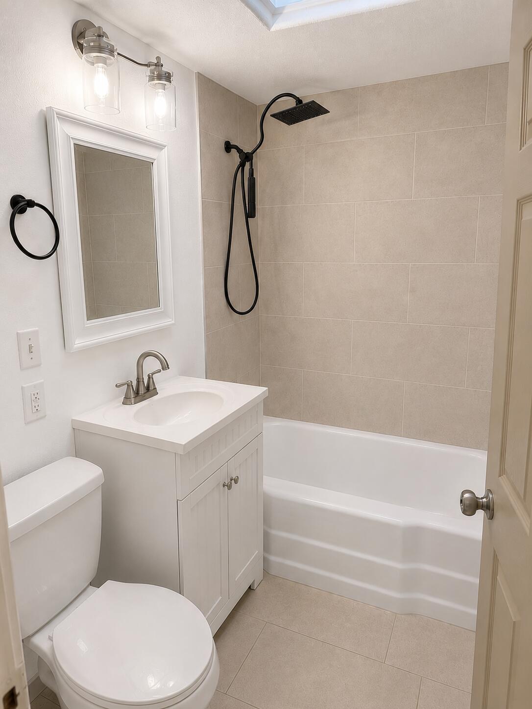 Photo 12 — 2442 Valencia Drive NE