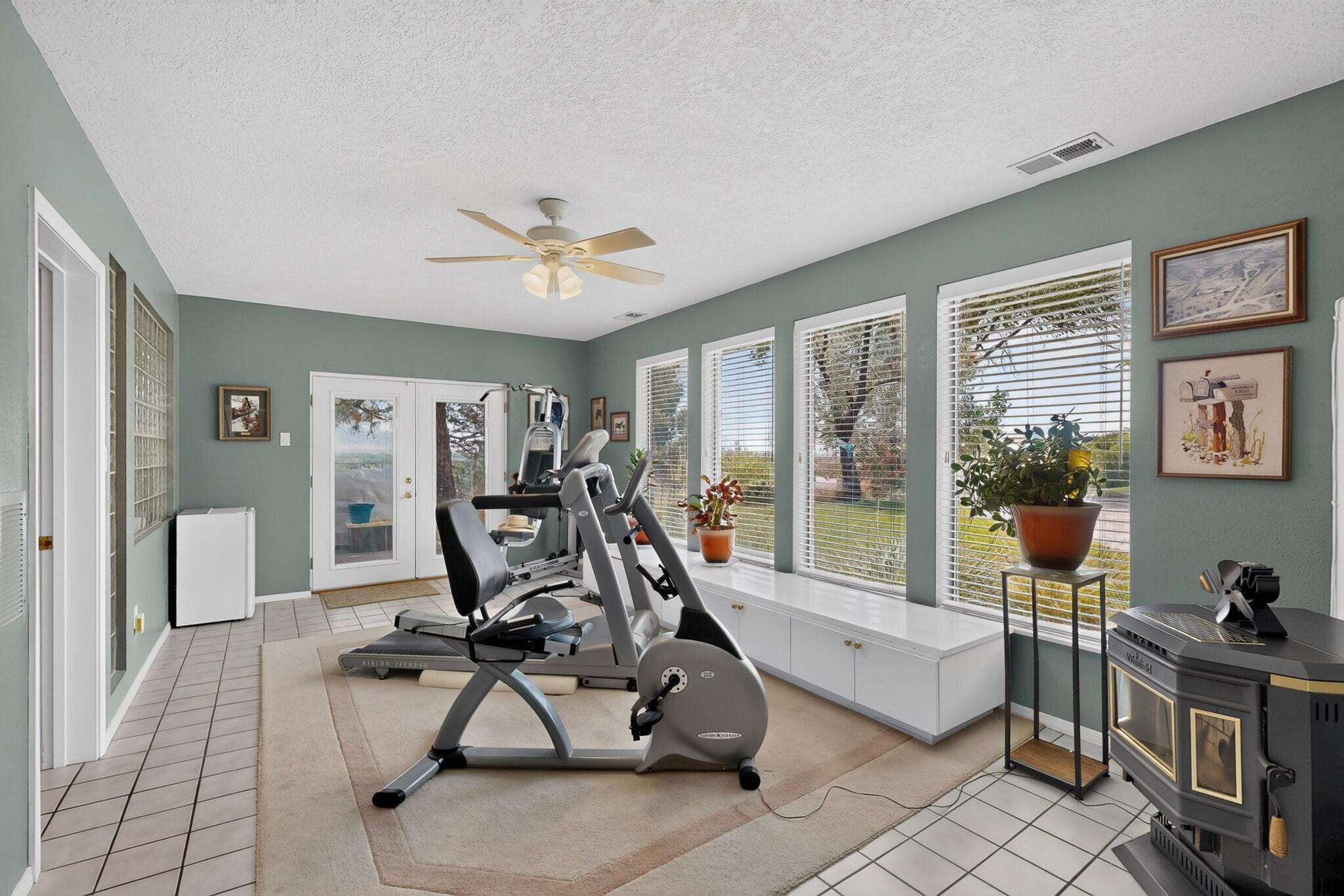 Photo 3 — 1612 Coplen Drive SW