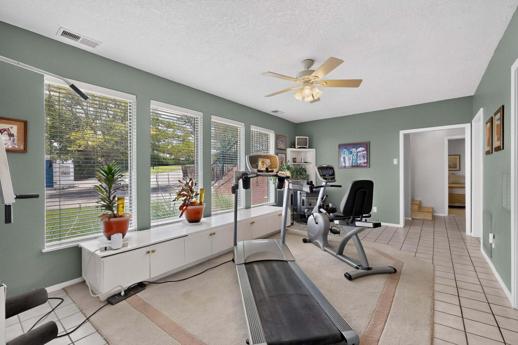 Photo 4 — 1612 Coplen Drive SW
