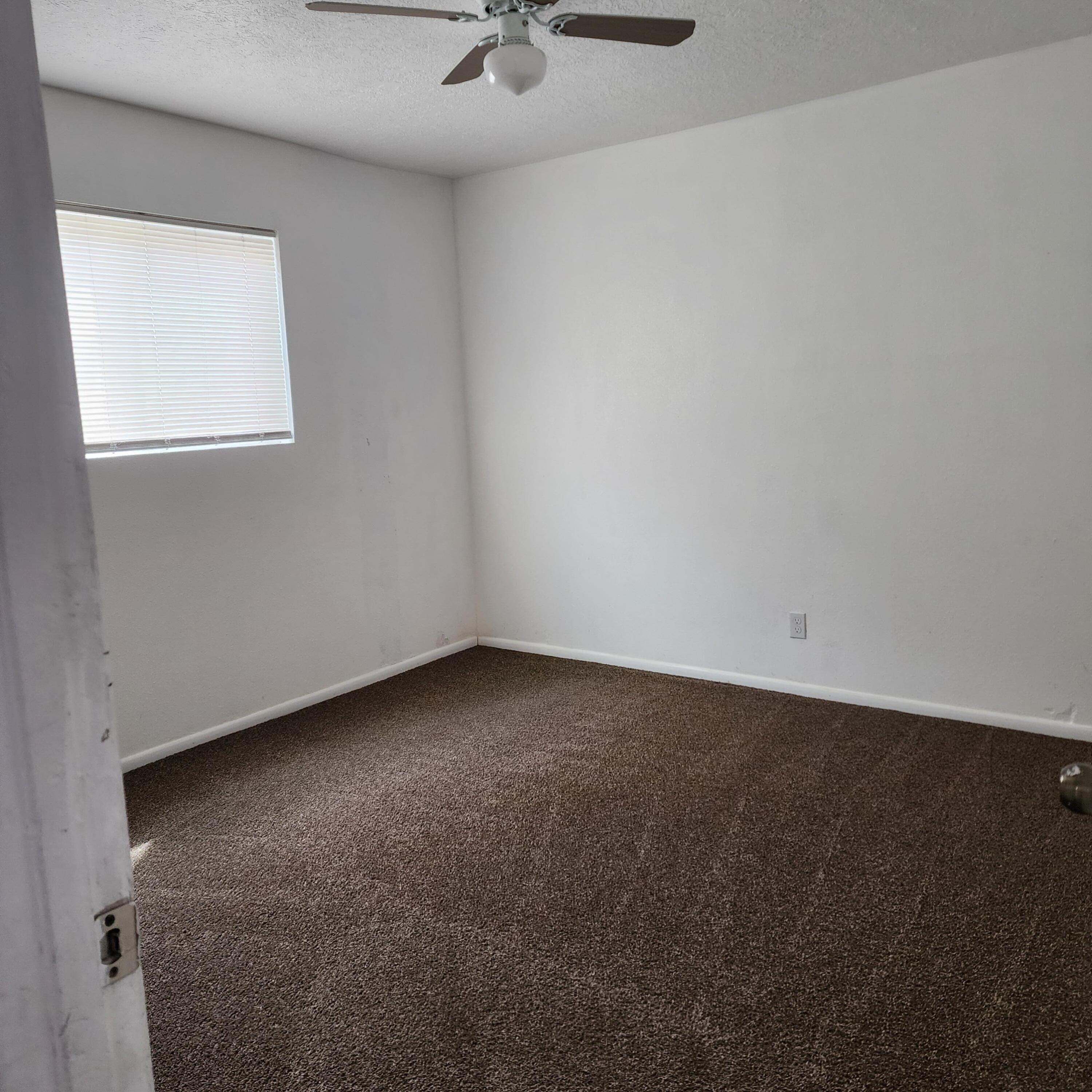 Photo 2 — 325 Tennessee Street NE
