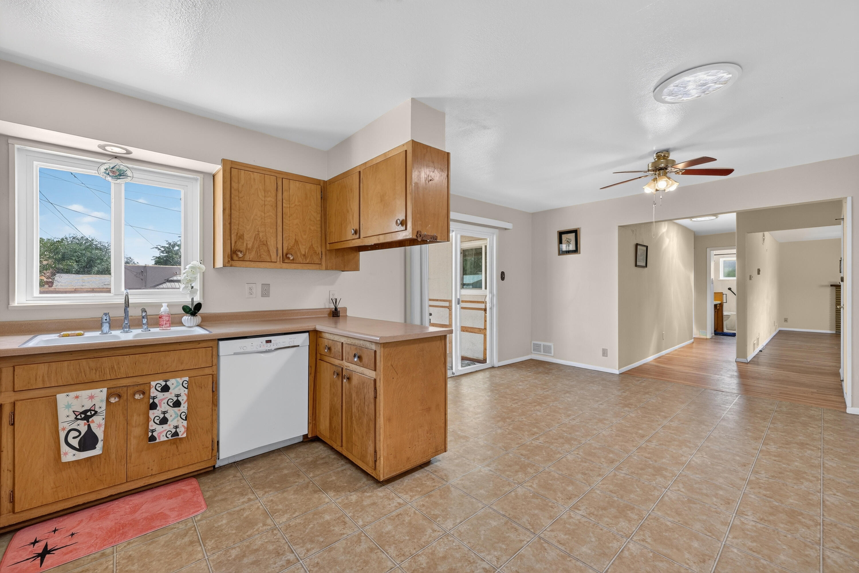 Photo 10 — 9400 Shoshone Road NE