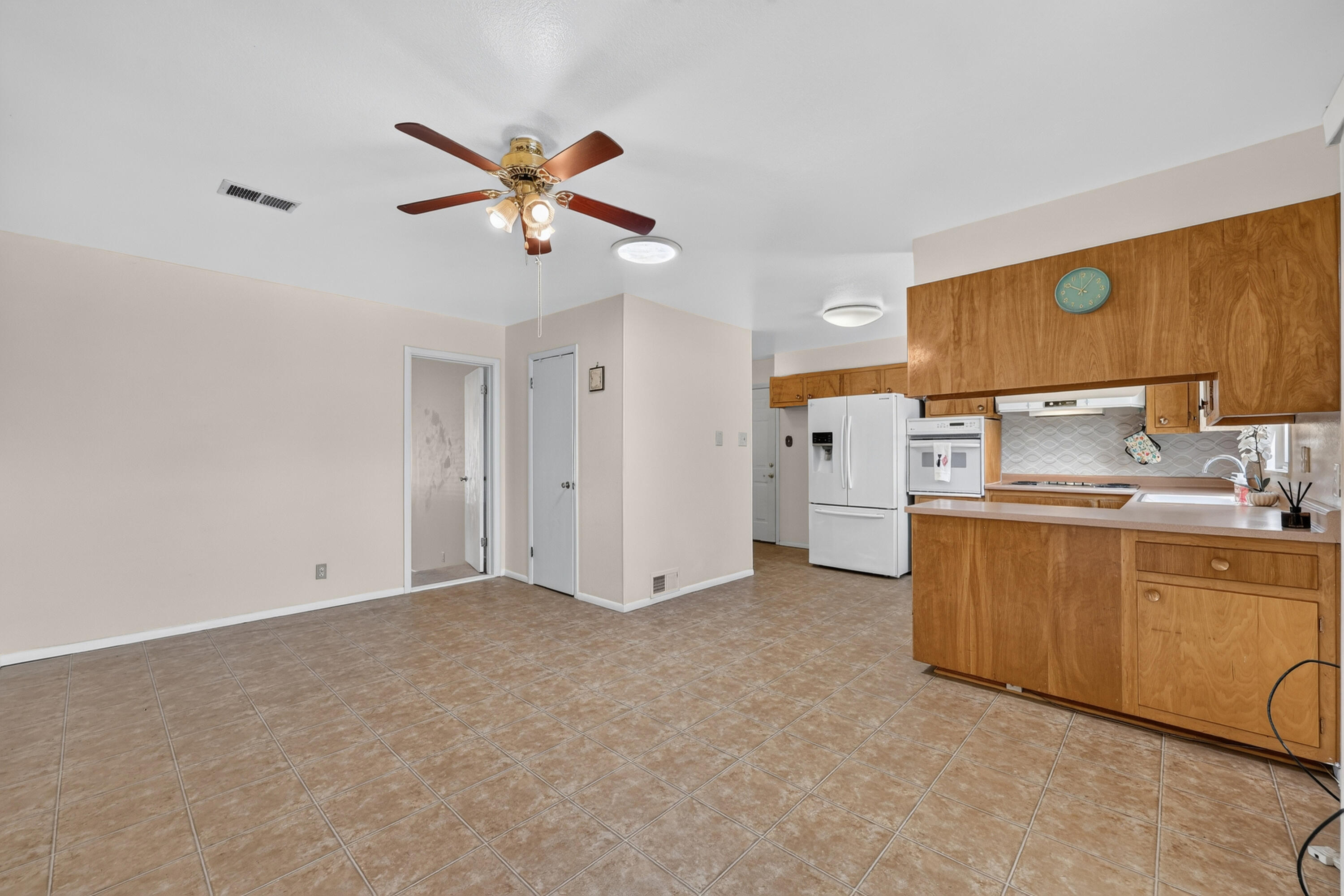 Photo 11 — 9400 Shoshone Road NE