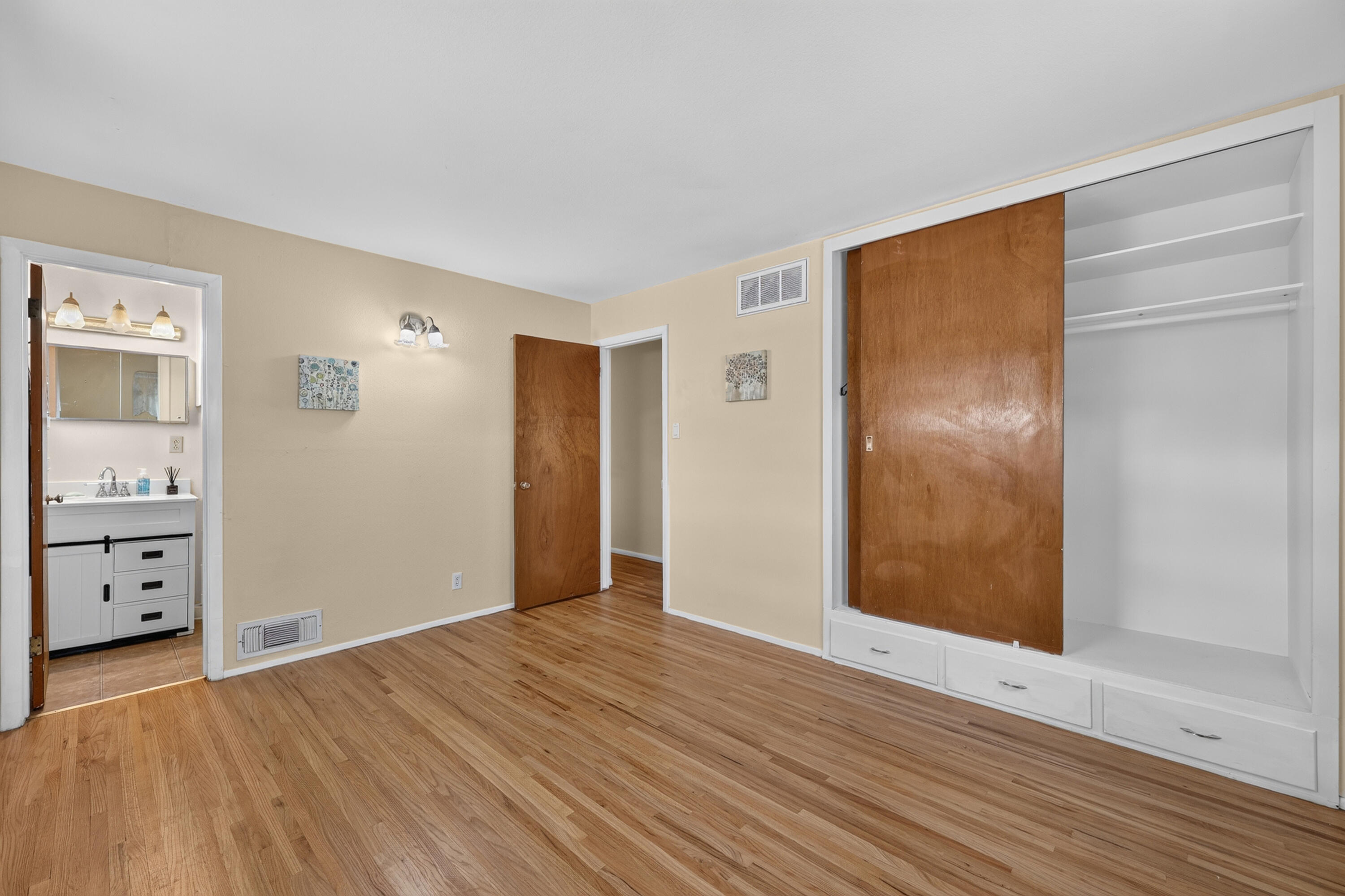 Photo 13 — 9400 Shoshone Road NE
