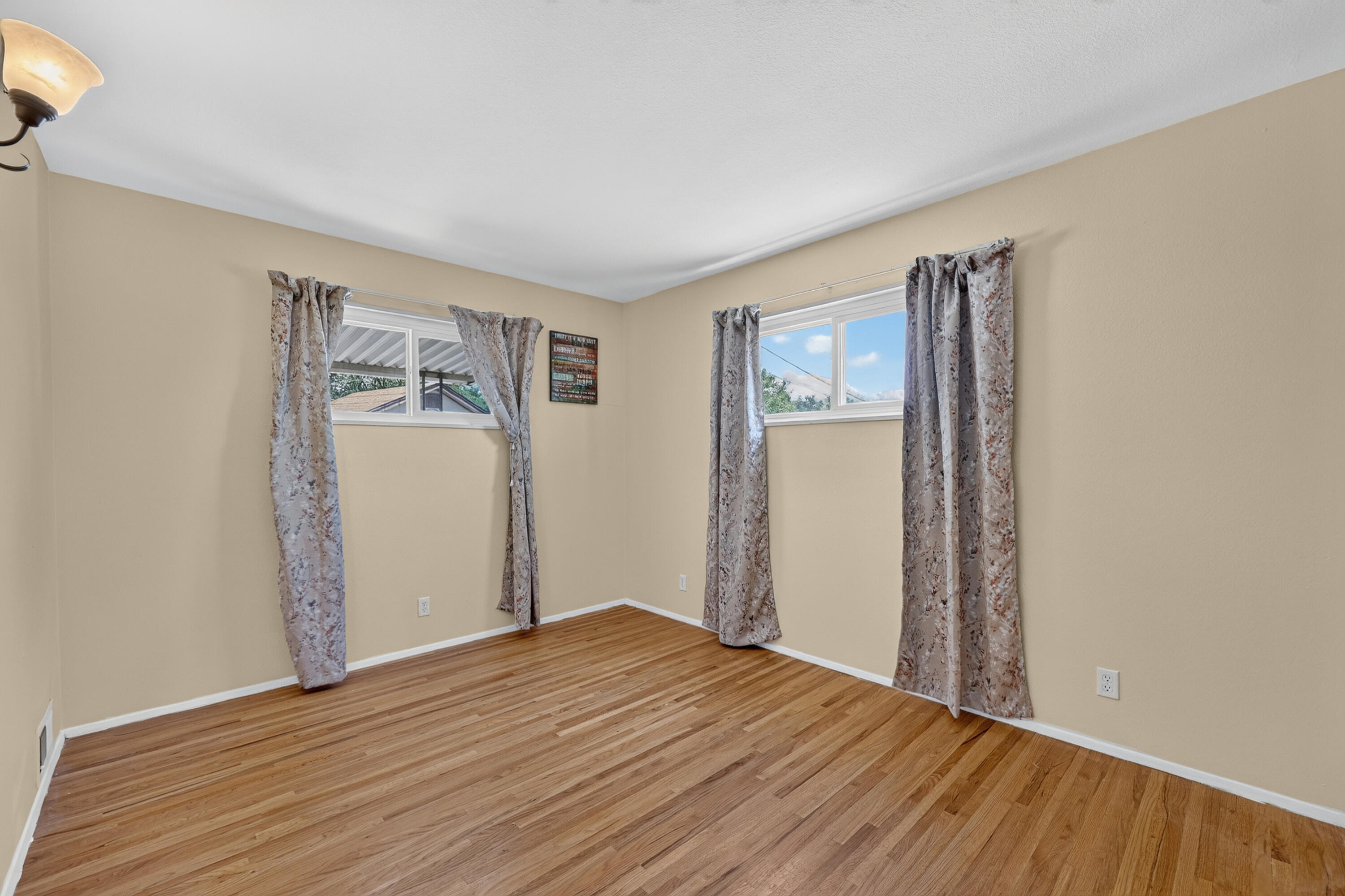 Photo 14 — 9400 Shoshone Road NE