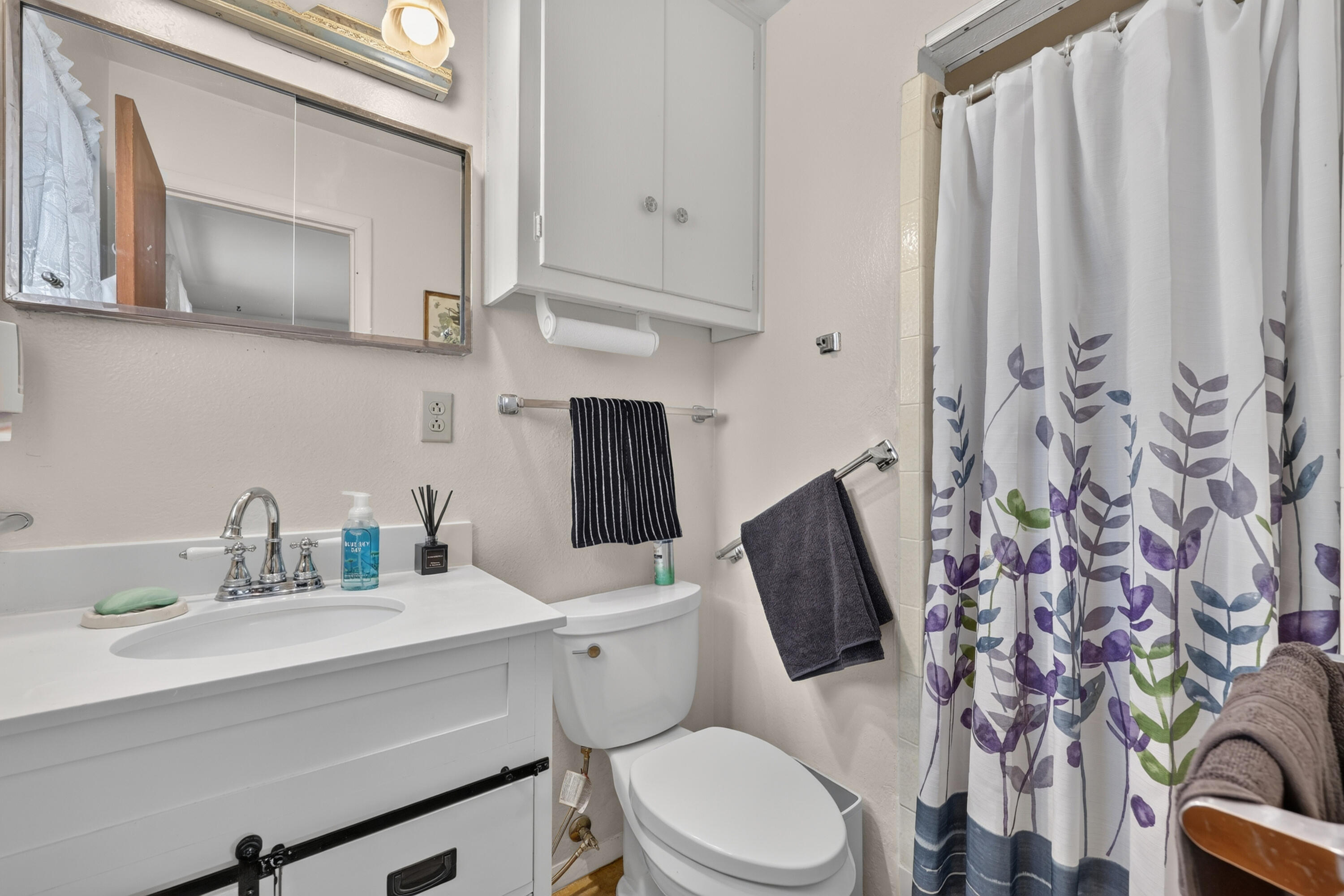 Photo 15 — 9400 Shoshone Road NE