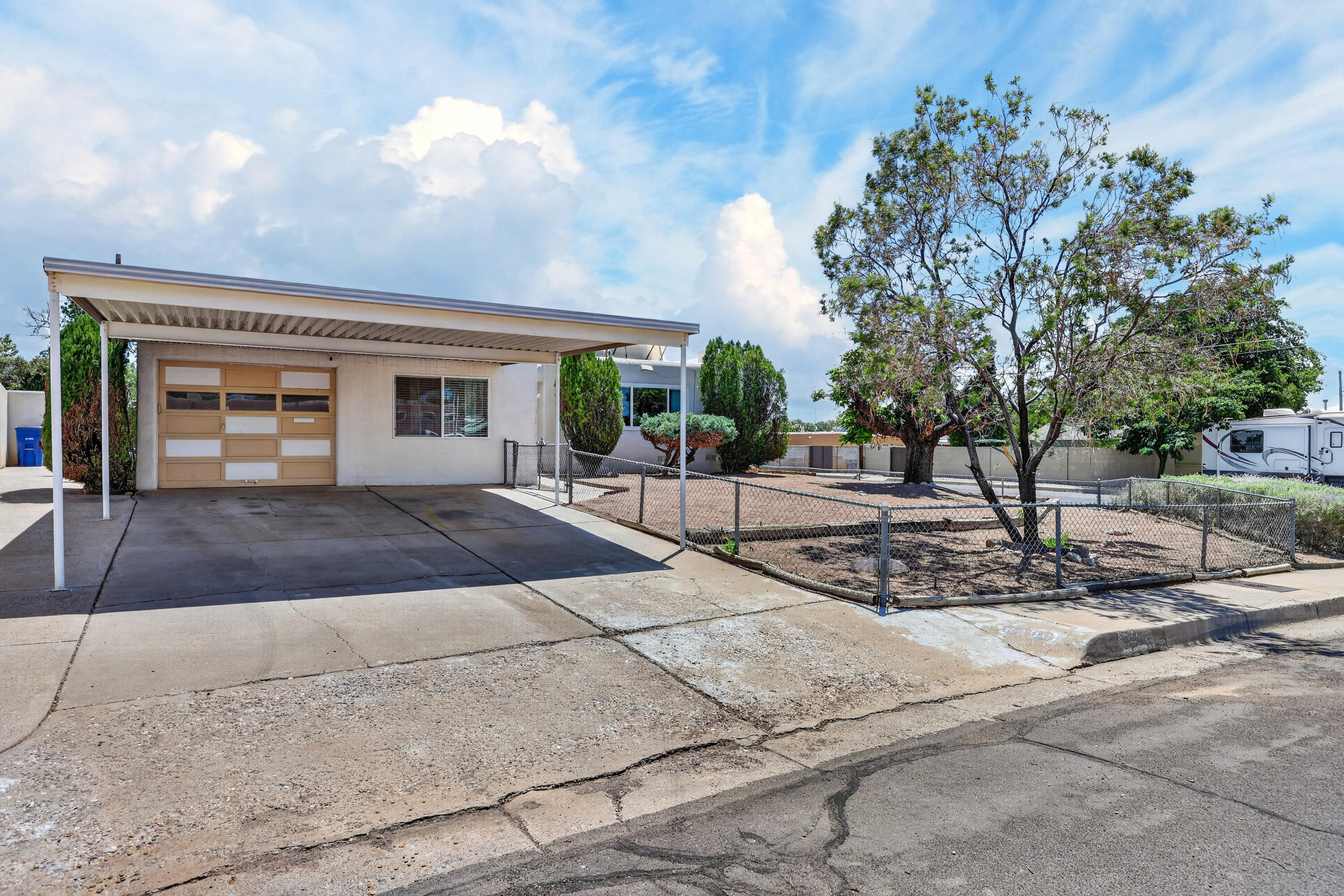 Photo 2 — 9400 Shoshone Road NE