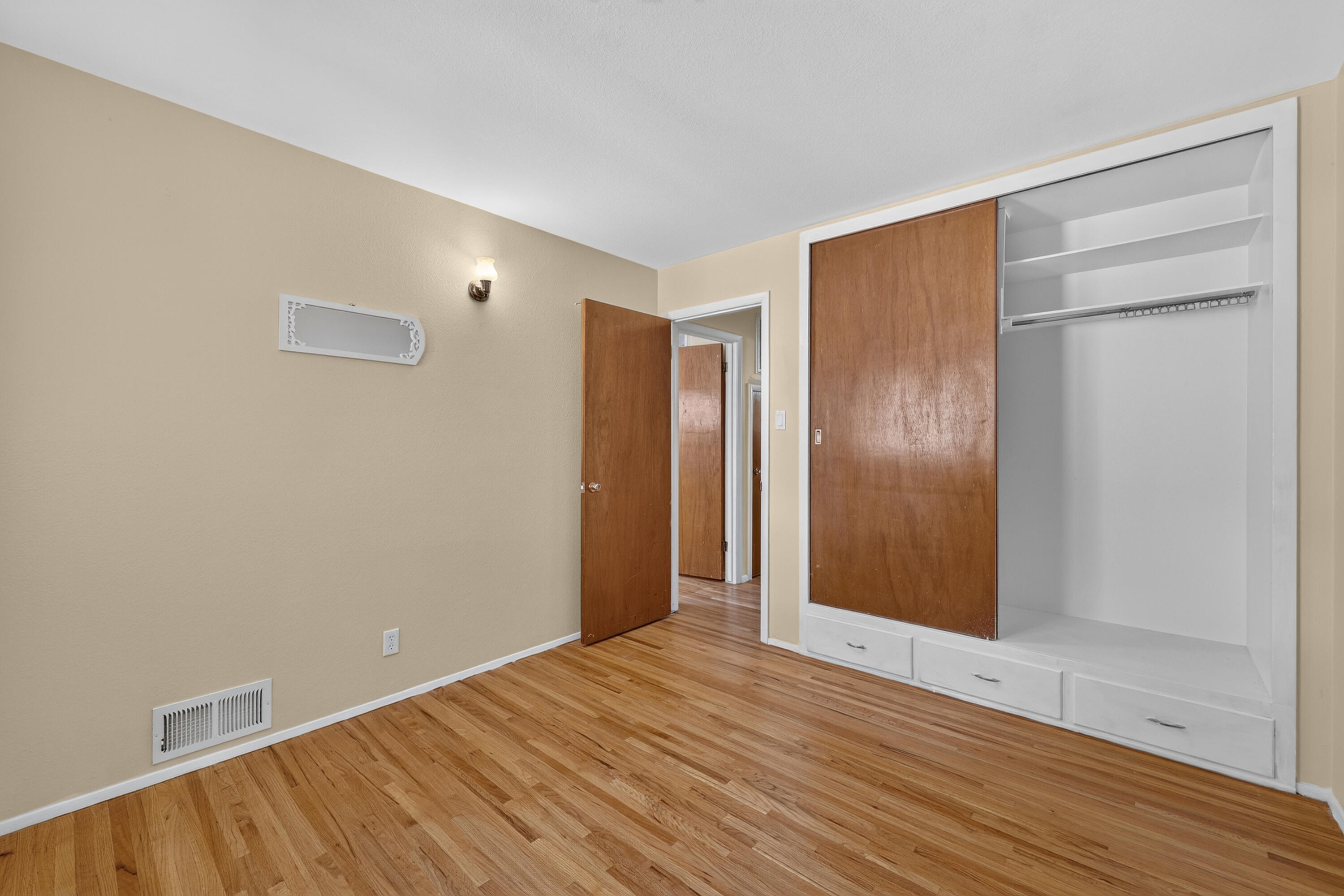 Photo 20 — 9400 Shoshone Road NE