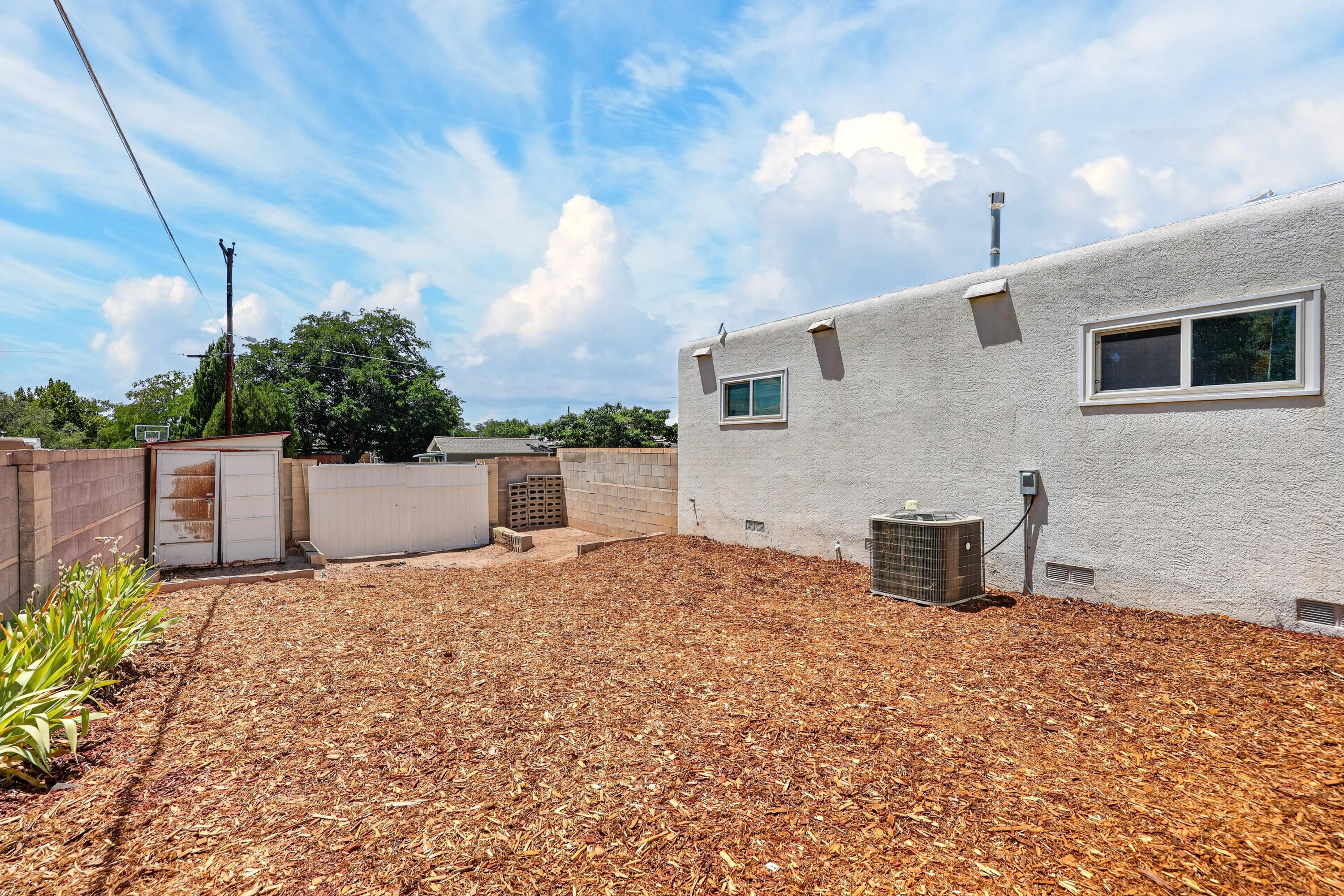 Photo 4 — 9400 Shoshone Road NE
