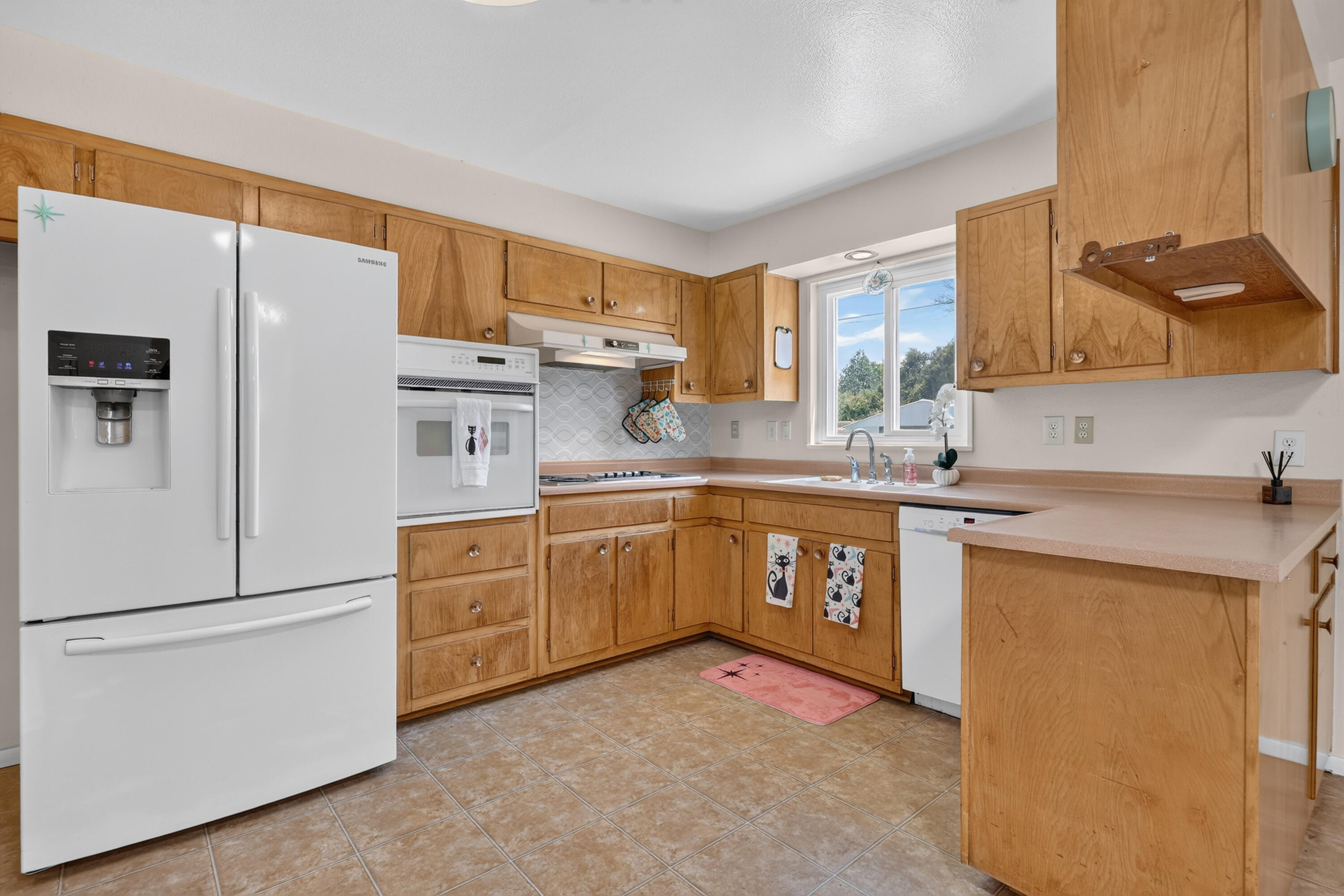 Photo 8 — 9400 Shoshone Road NE