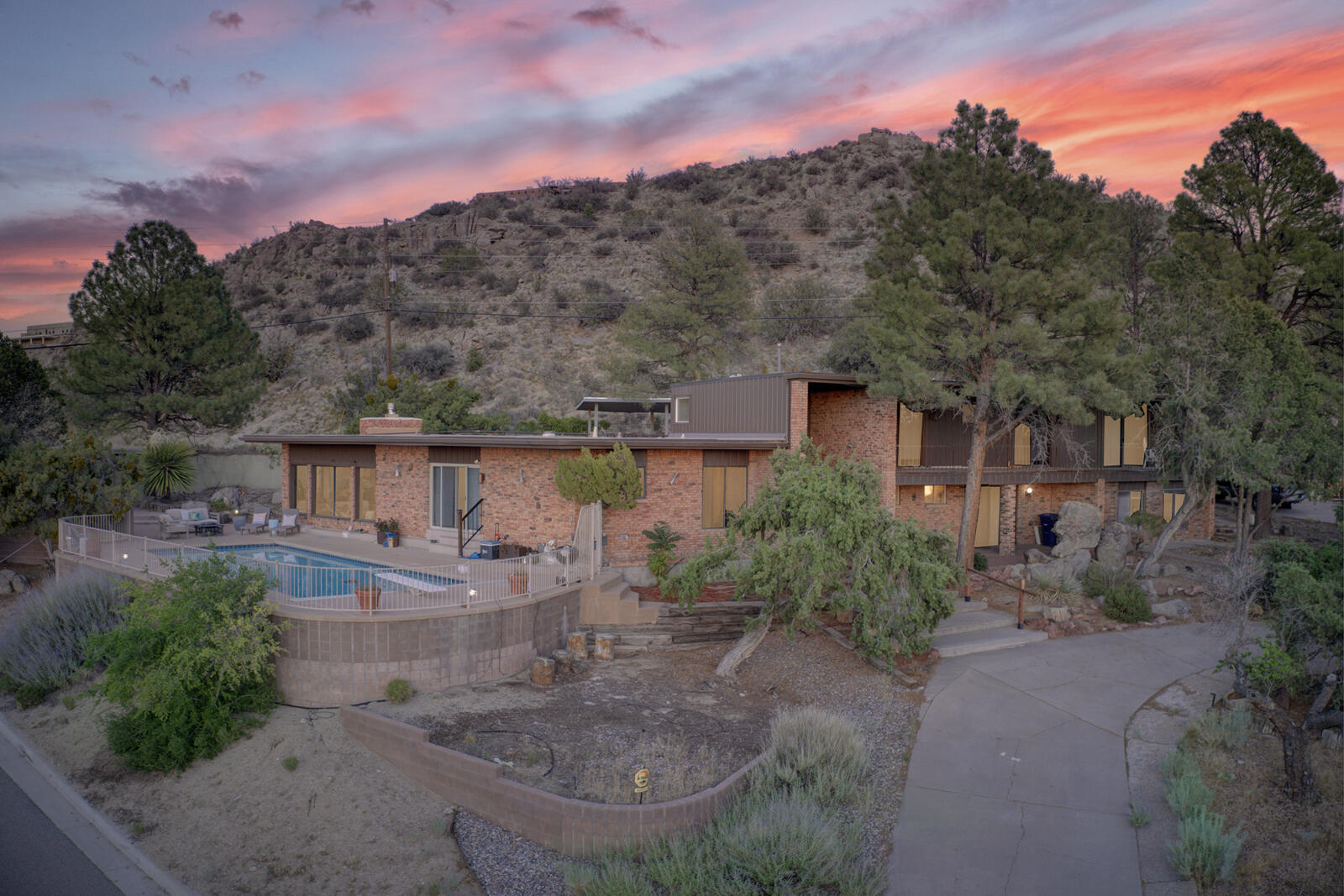 1100 Warm Sands Drive SE, Albuquerque, NM 87123