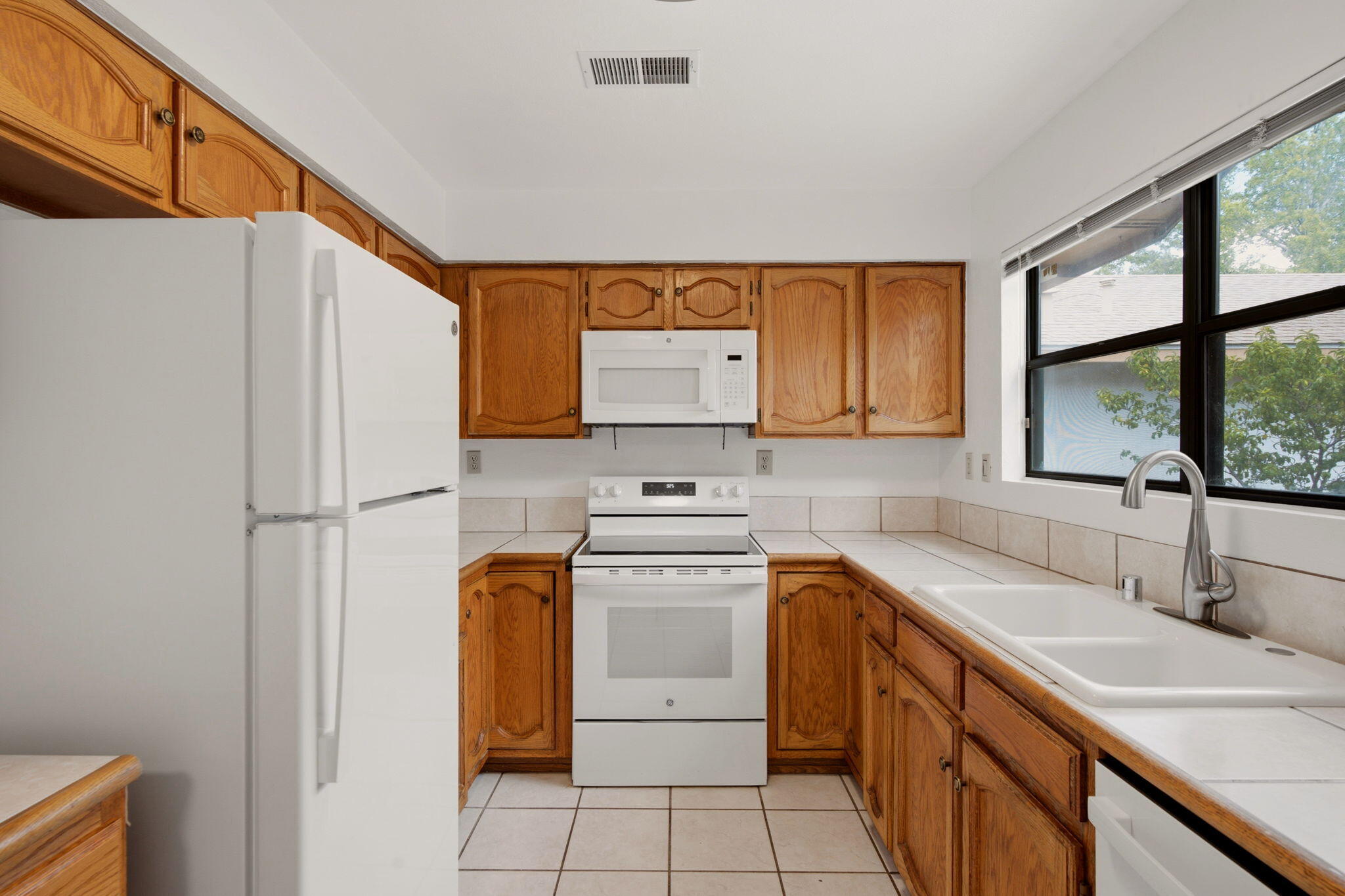Photo 2 — 7708 Pinewood Drive NW