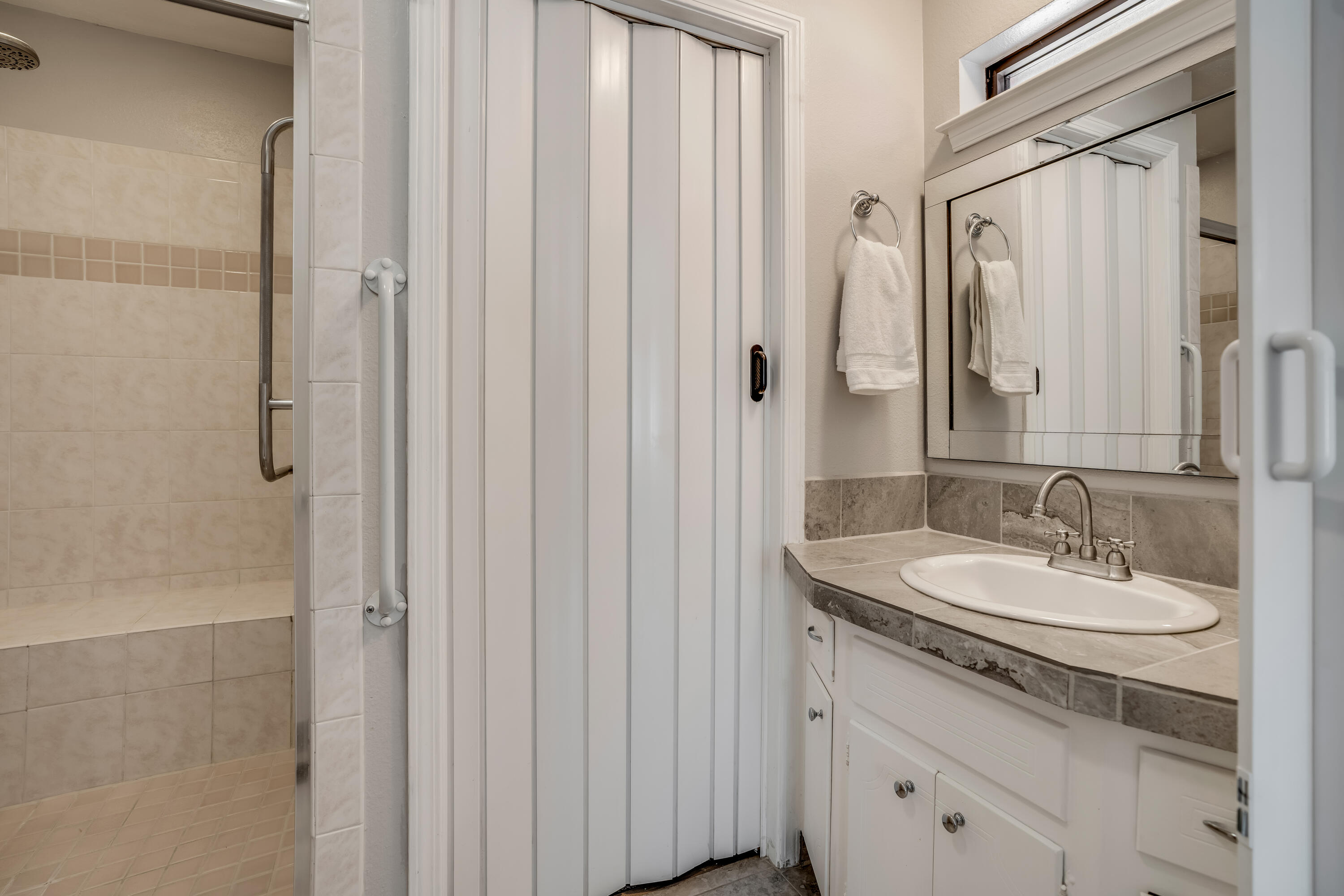 Photo 20 — 1408 Hiawatha Drive NE