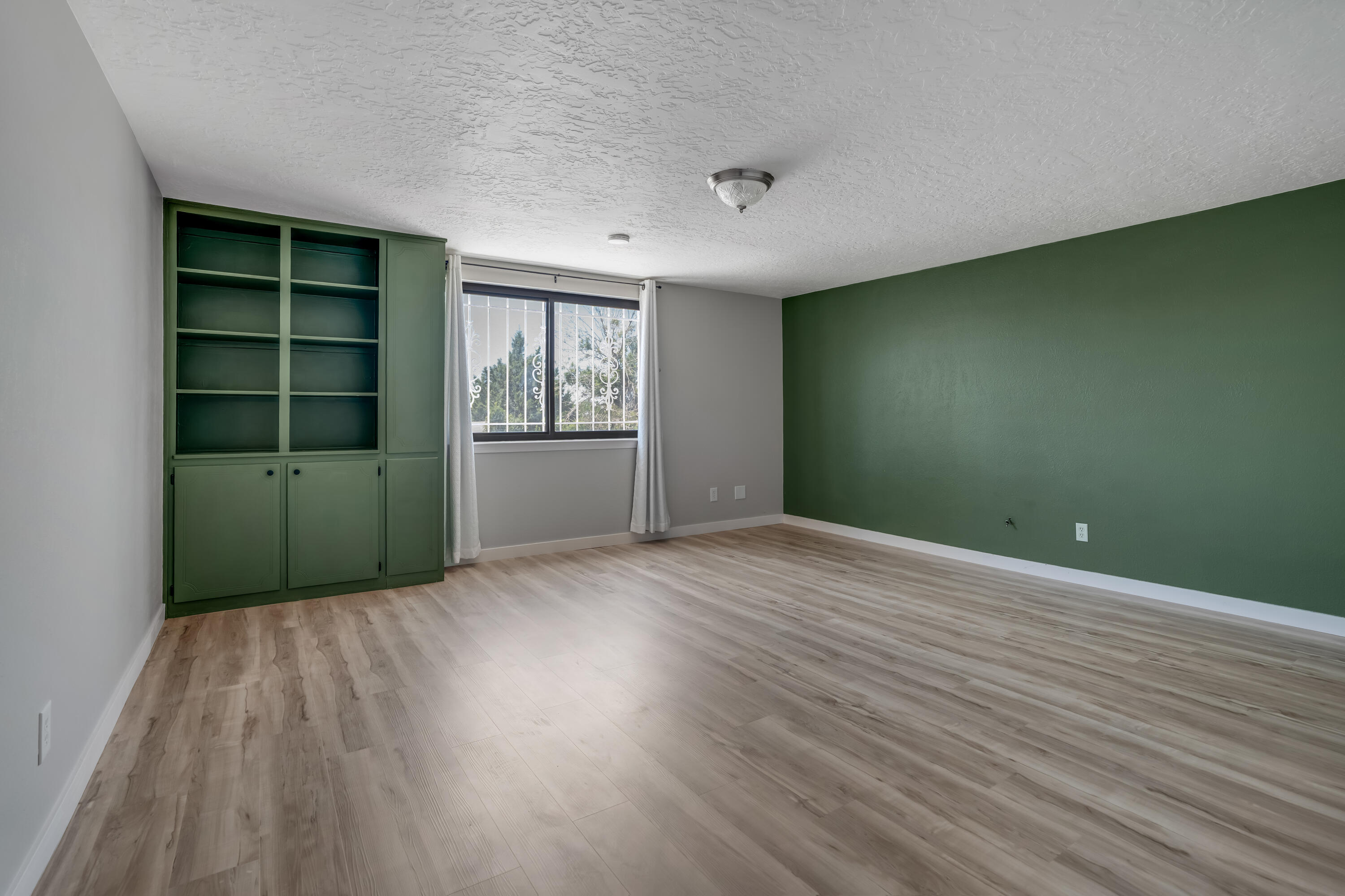 Photo 17 — 1408 Hiawatha Drive NE