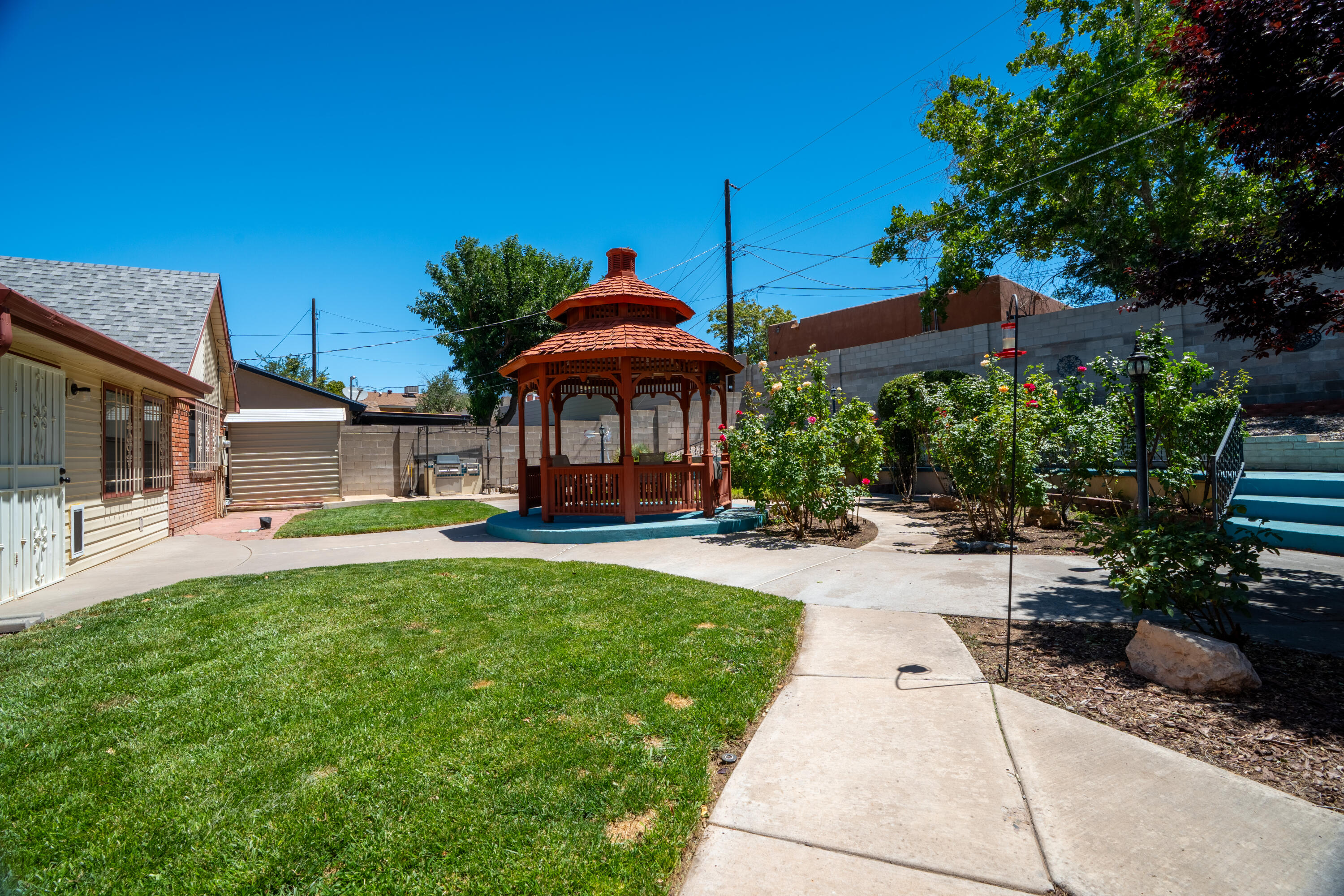 Photo 6 — 1408 Hiawatha Drive NE