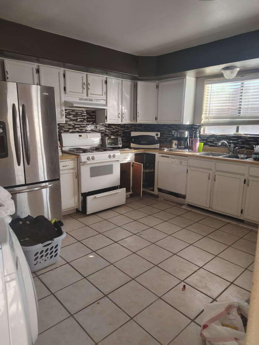 Photo 12 — 259 Pearl Drive NE