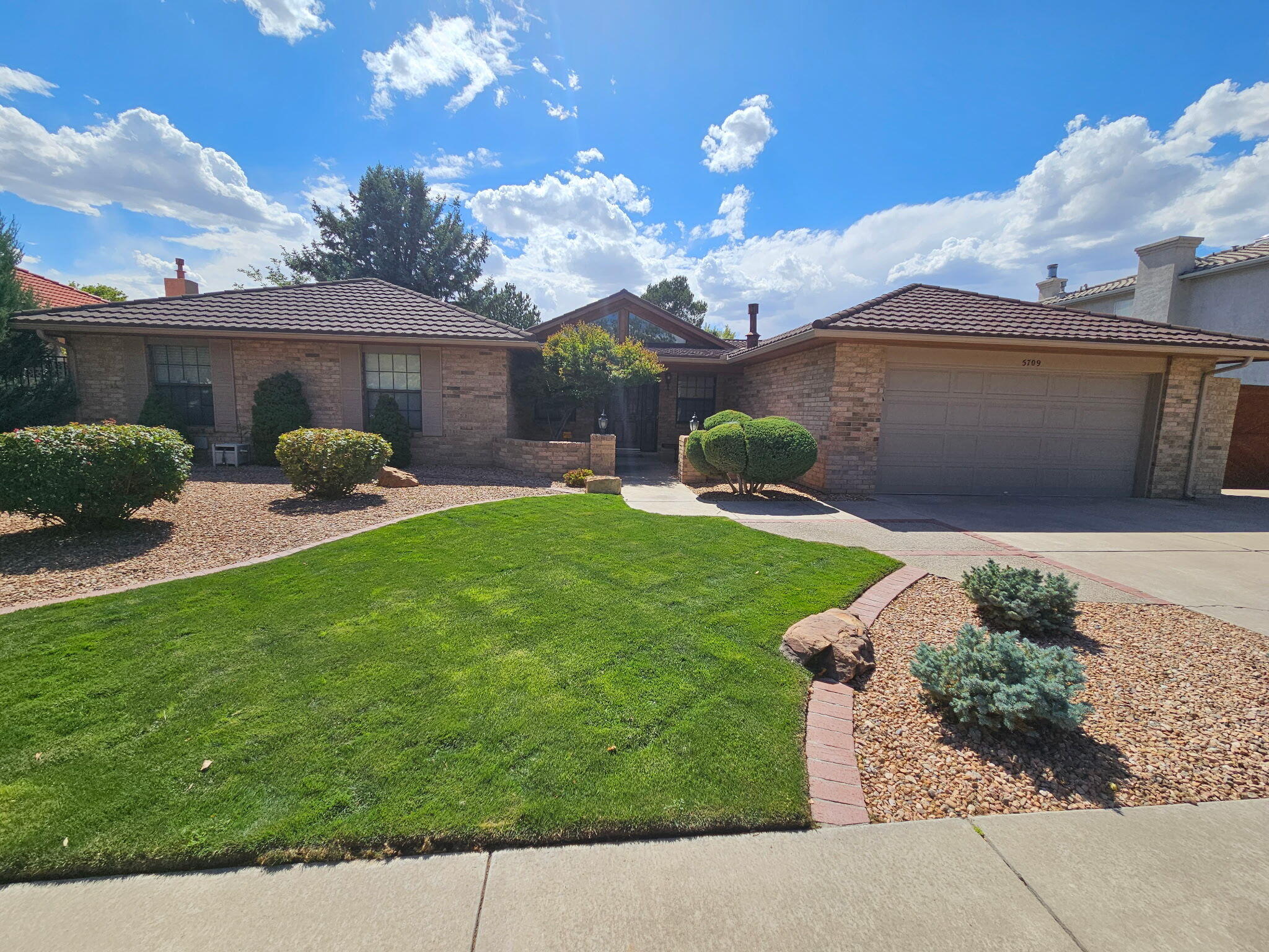 5709 Royal Oak Drive NE