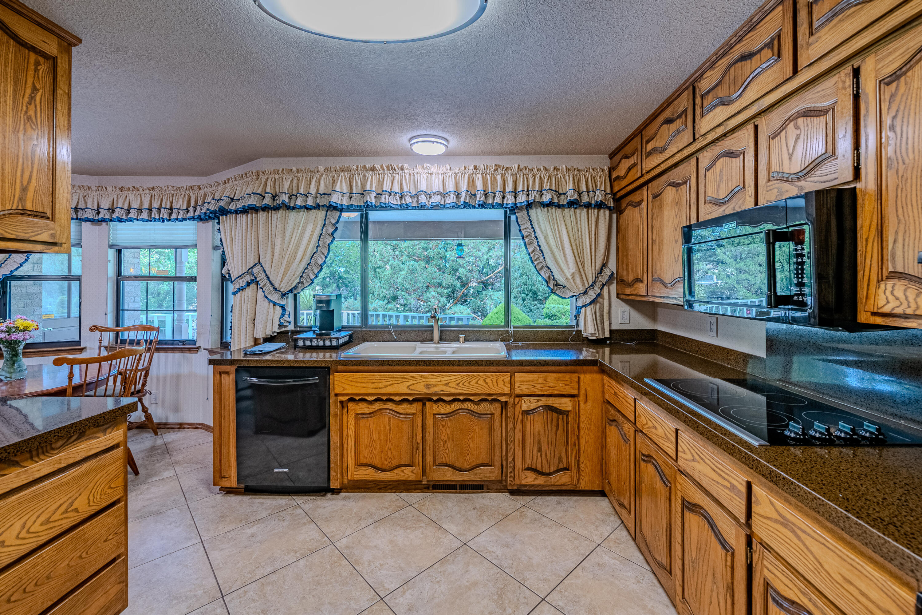 Photo 5 — 5709 Royal Oak Drive NE