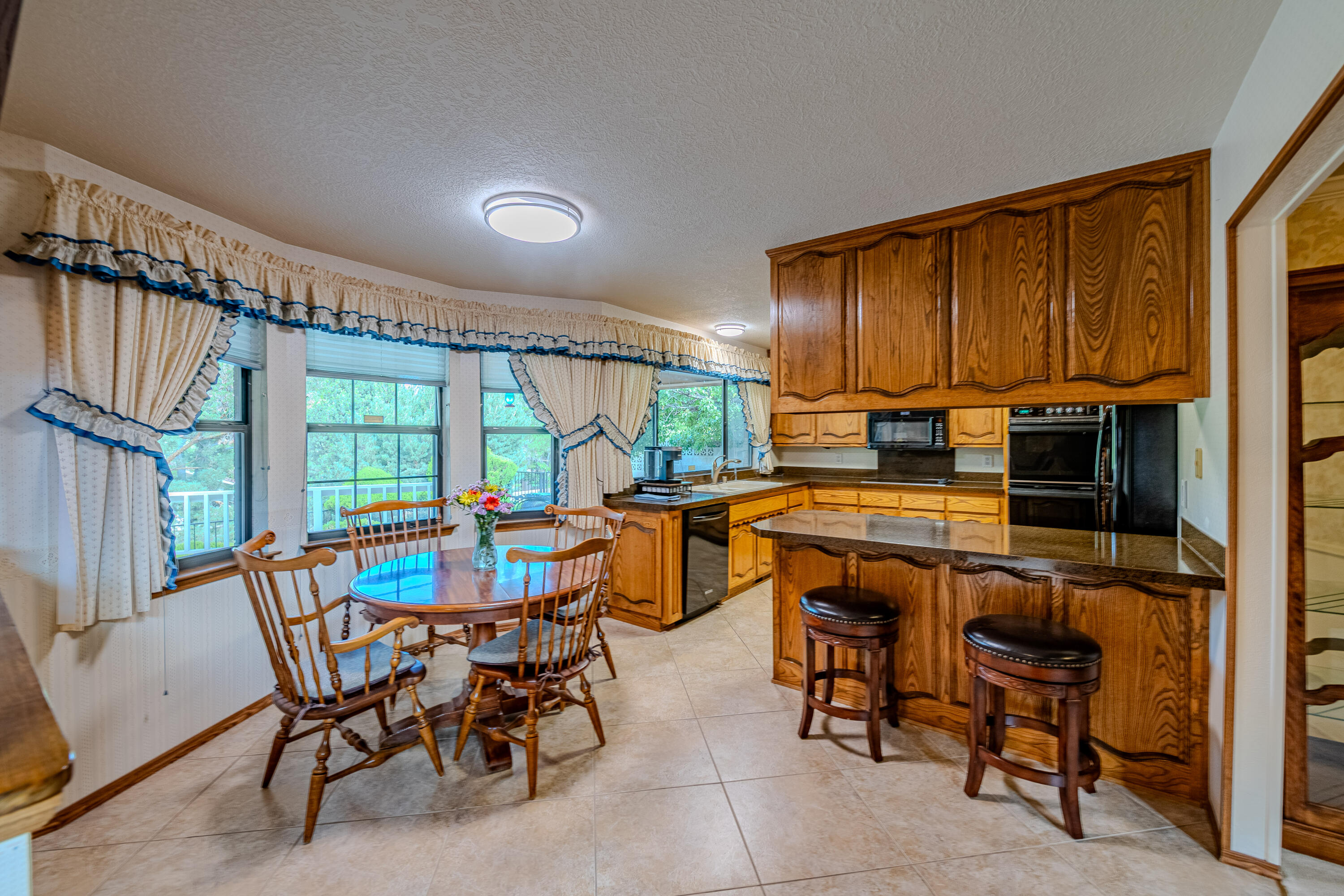 Photo 6 — 5709 Royal Oak Drive NE