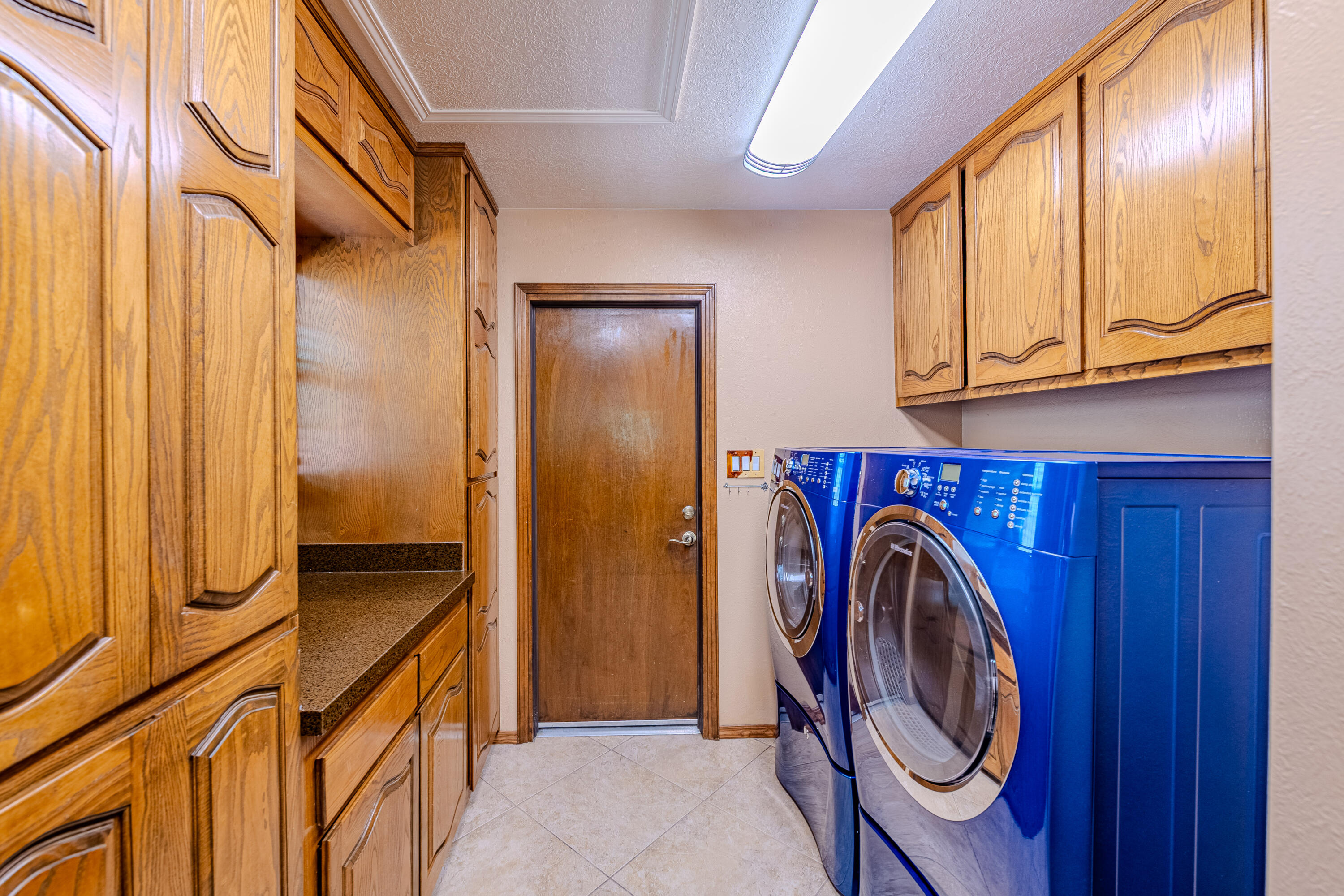 Photo 8 — 5709 Royal Oak Drive NE