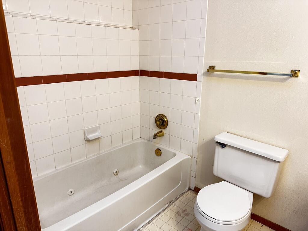 Photo 5 — 819 Country Club Drive SE APT 2B