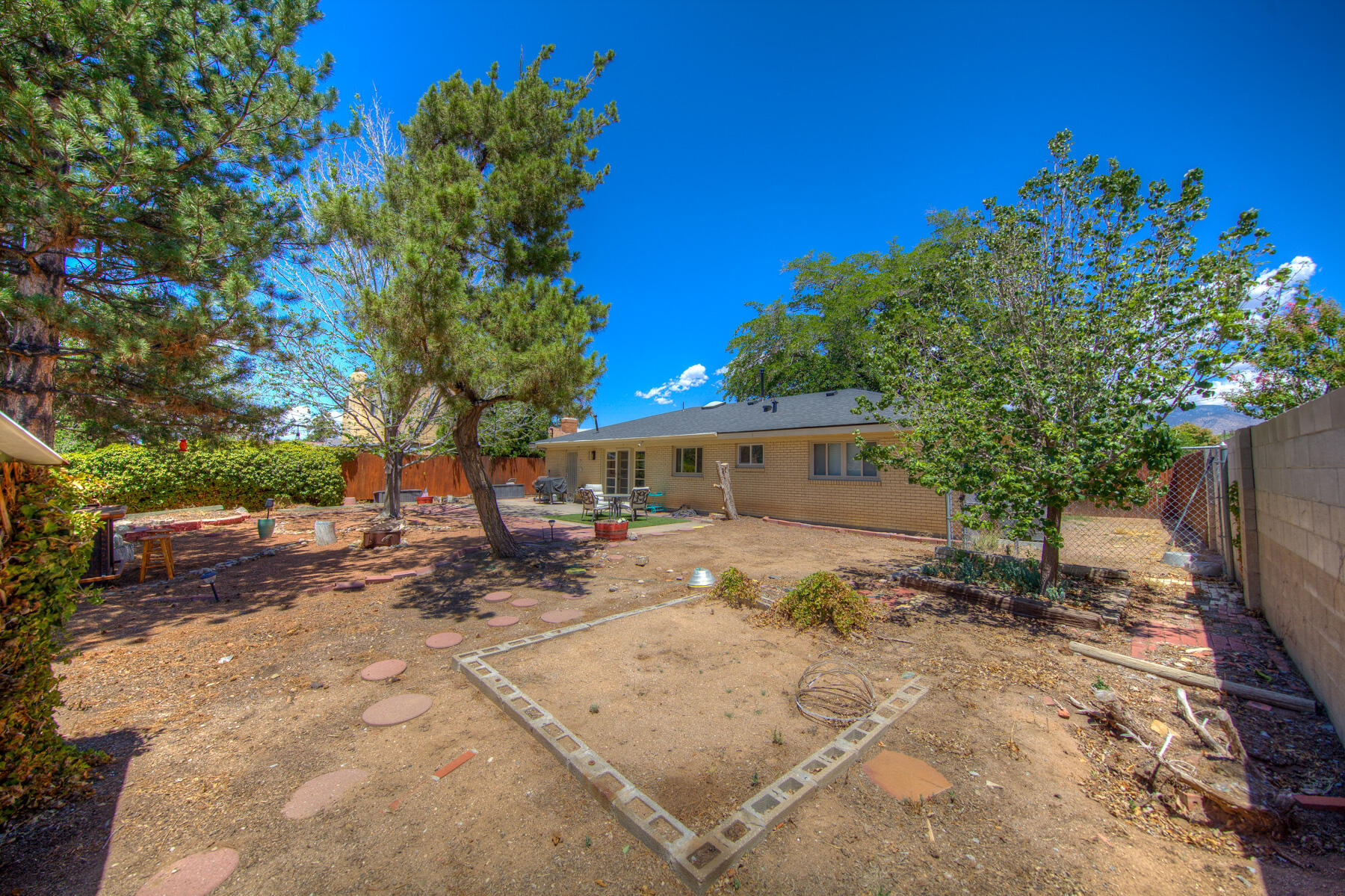 Photo 3 — 6853 Mossman Place NE
