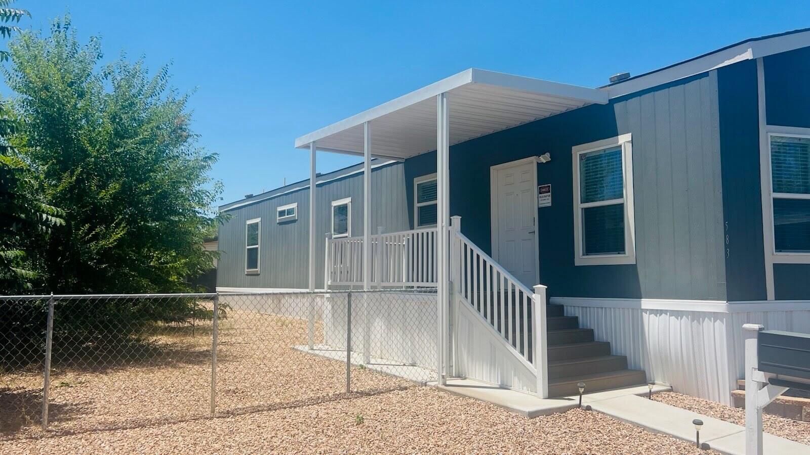 Photo 3 — 583 Elk Drive SE