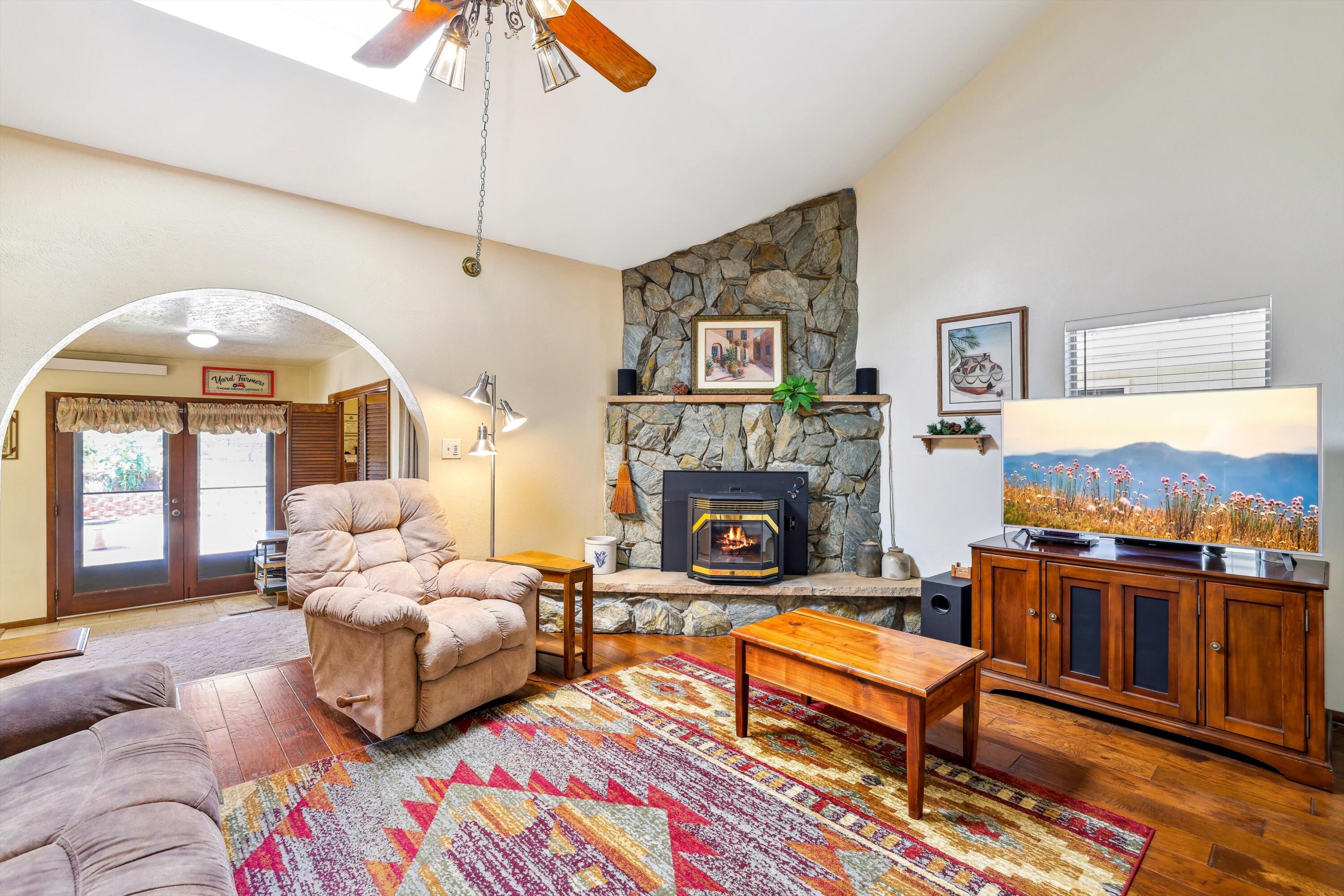 Photo 2 — 3507 Saint Andrews Drive SE