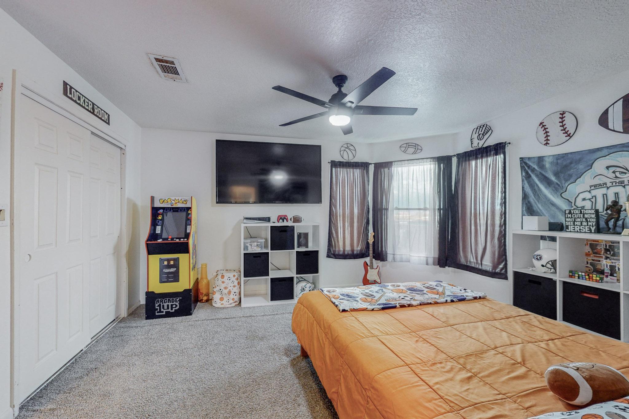 Photo 14 — 1000 Saratoga Drive NE