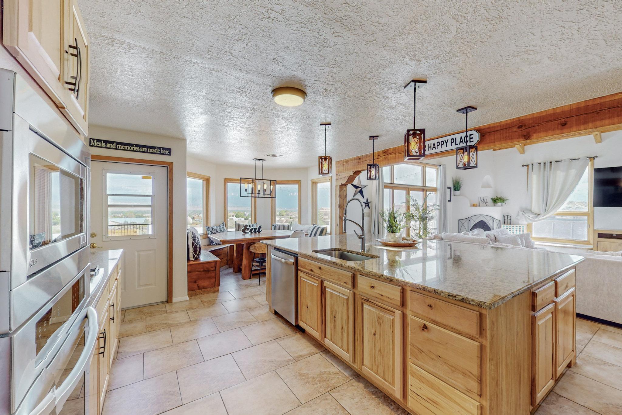 Photo 7 — 1000 Saratoga Drive NE