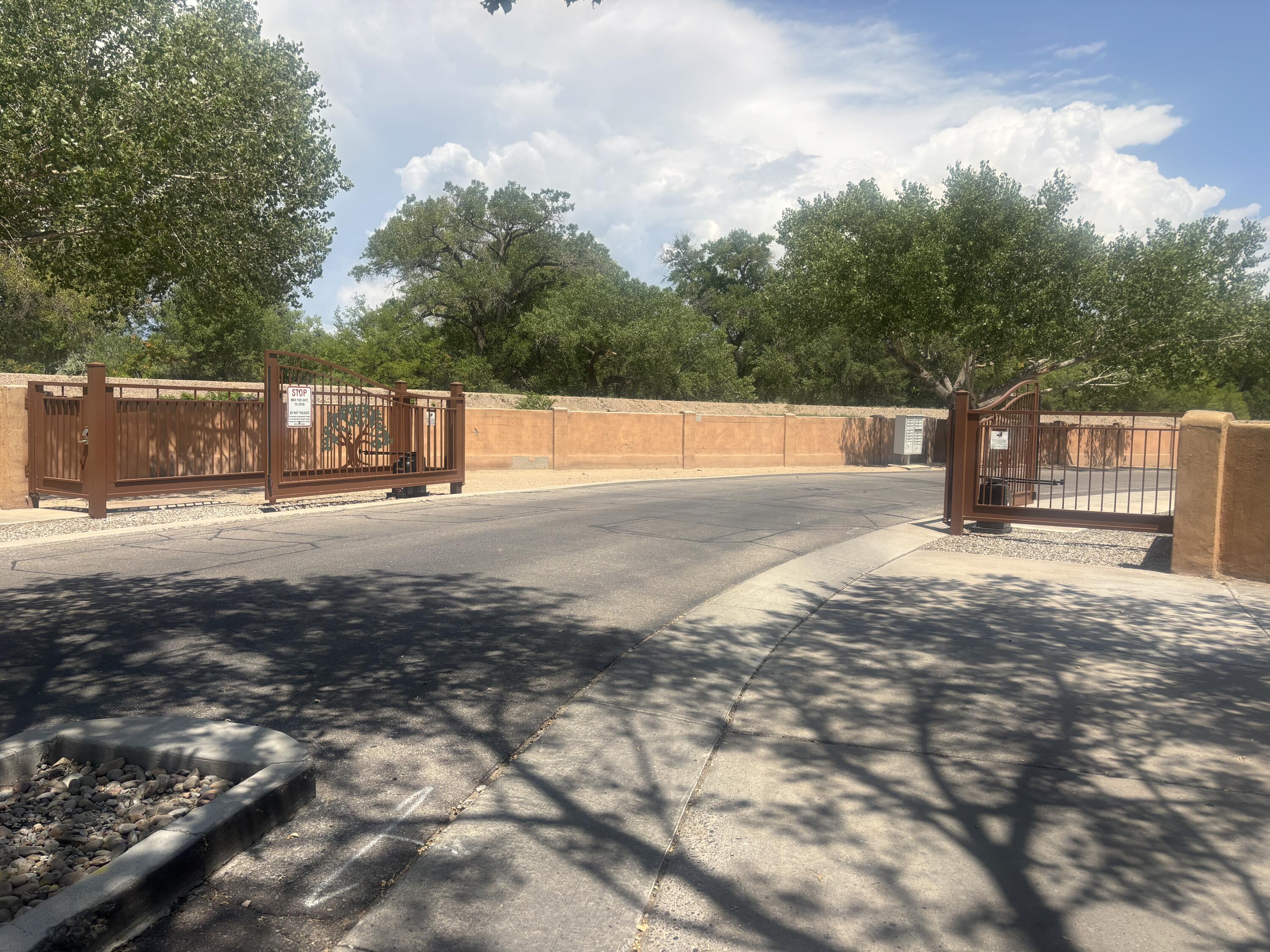 Photo 11 — 212 Anna Maria Place SW