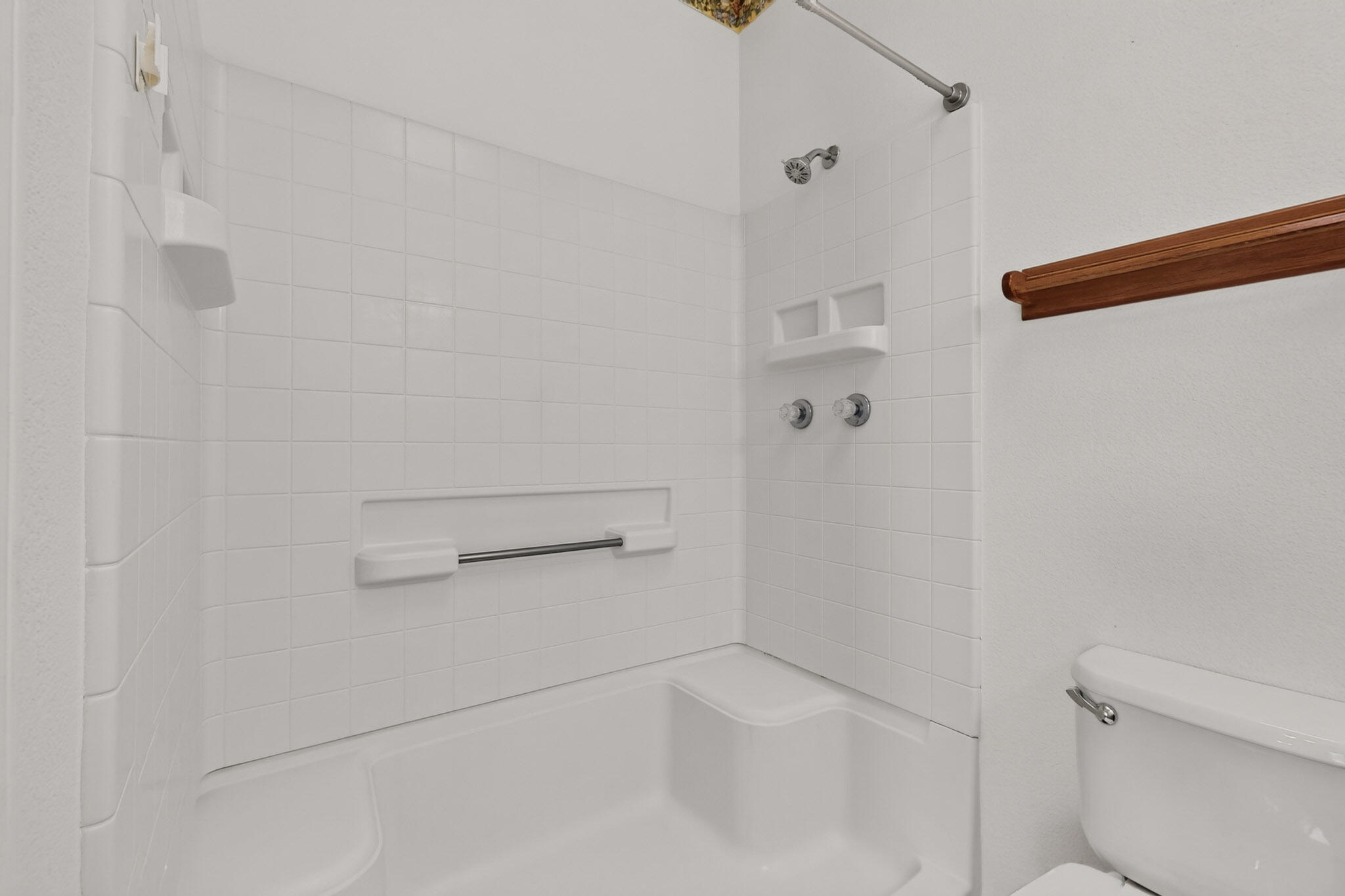 Photo 17 — 1729 Strawberry Drive NE
