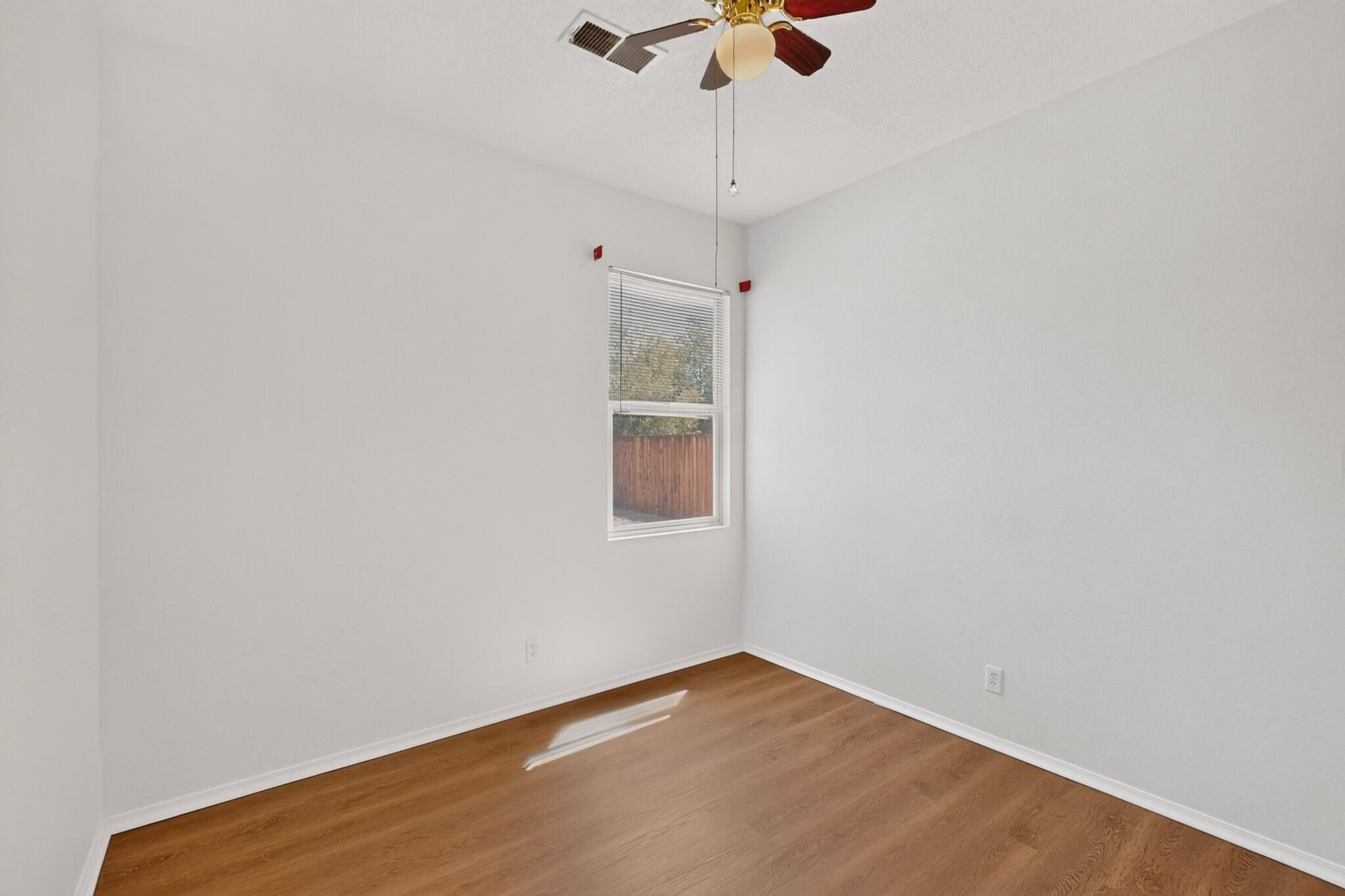Photo 19 — 1729 Strawberry Drive NE