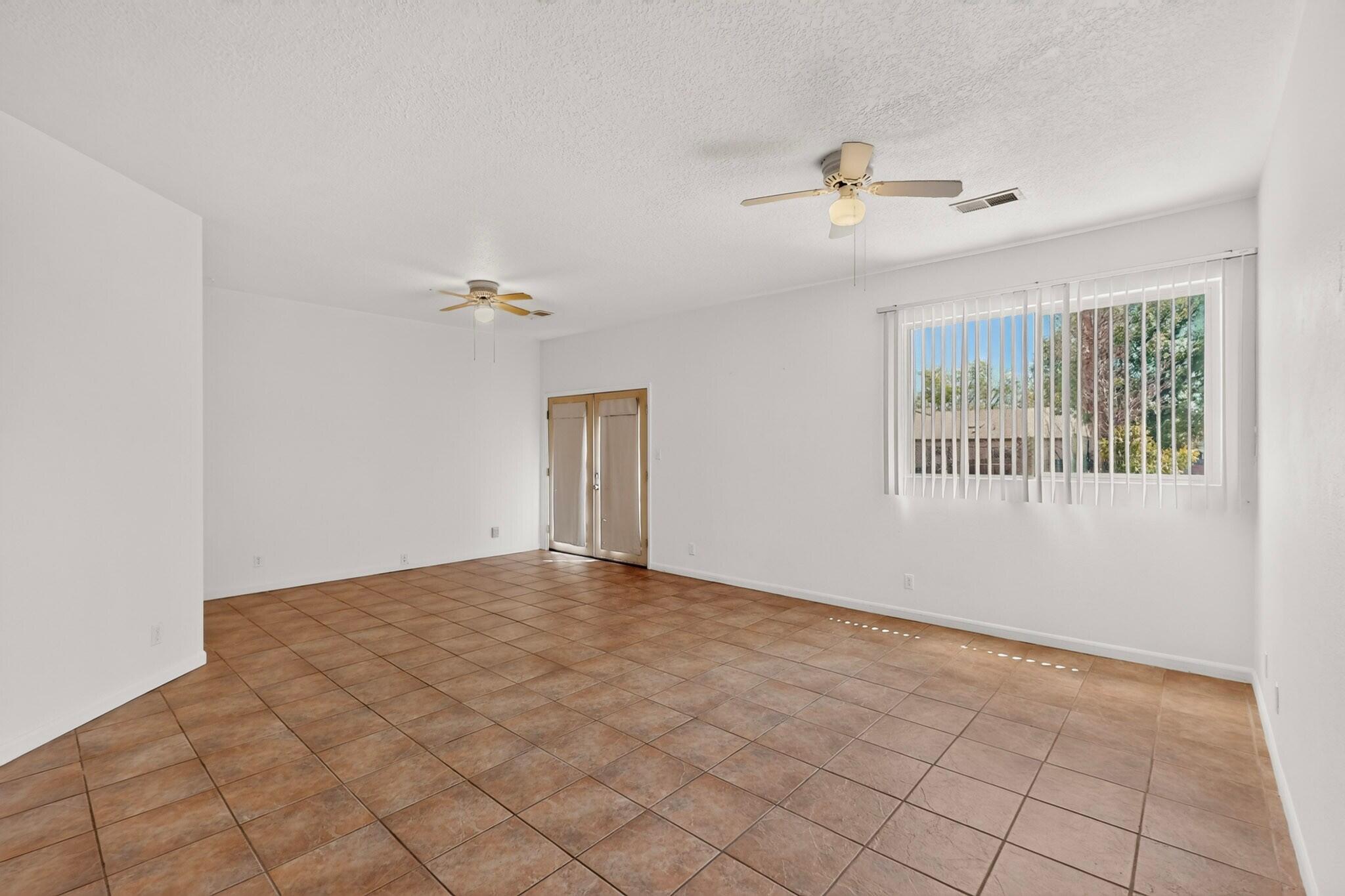 Photo 5 — 1729 Strawberry Drive NE