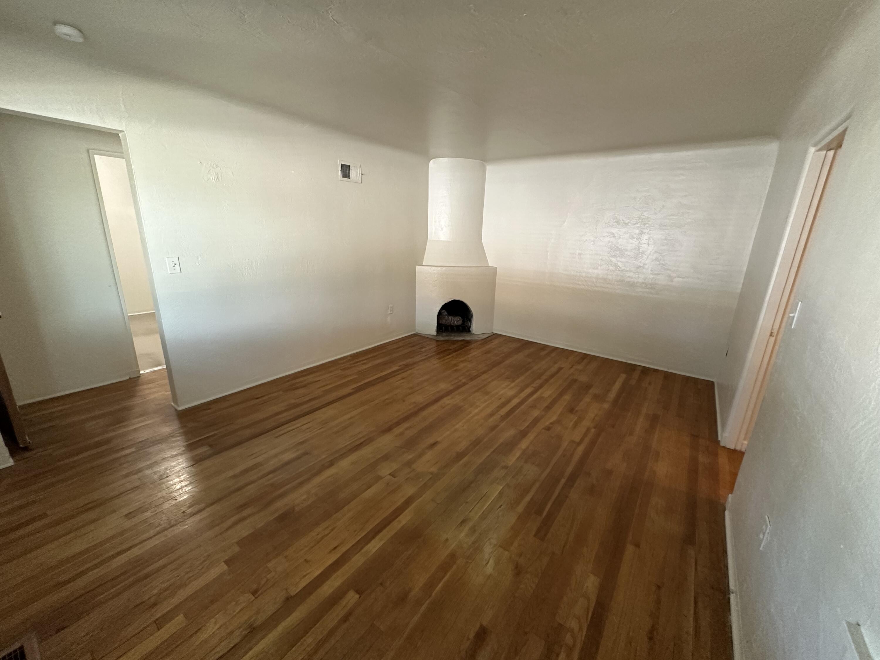 Photo 3 — 1003-1005 Carlisle Boulevard SE