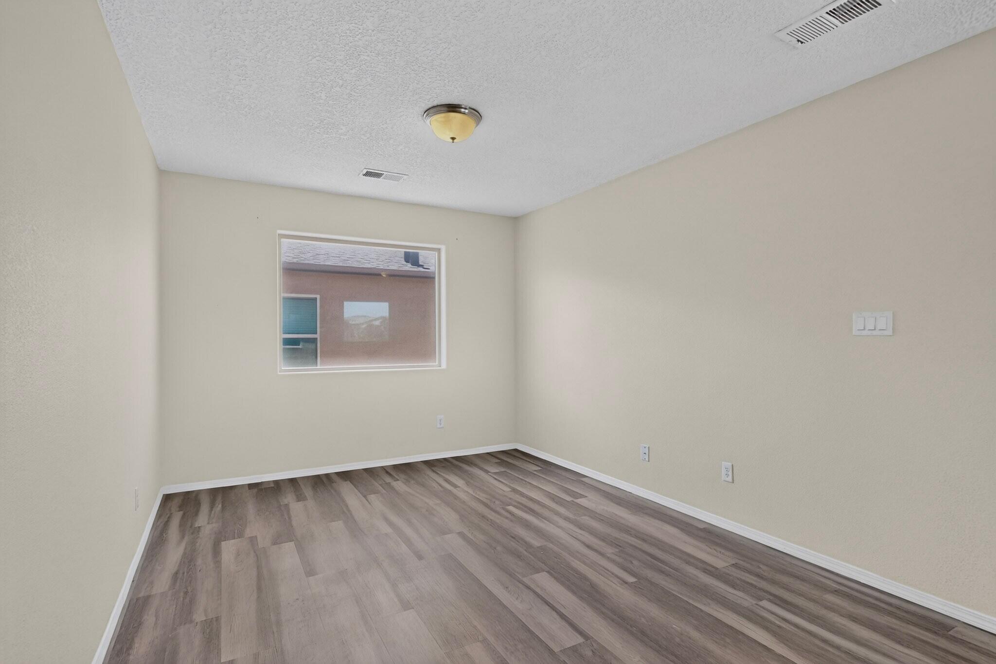Photo 19 — 836 Zimina Drive NW
