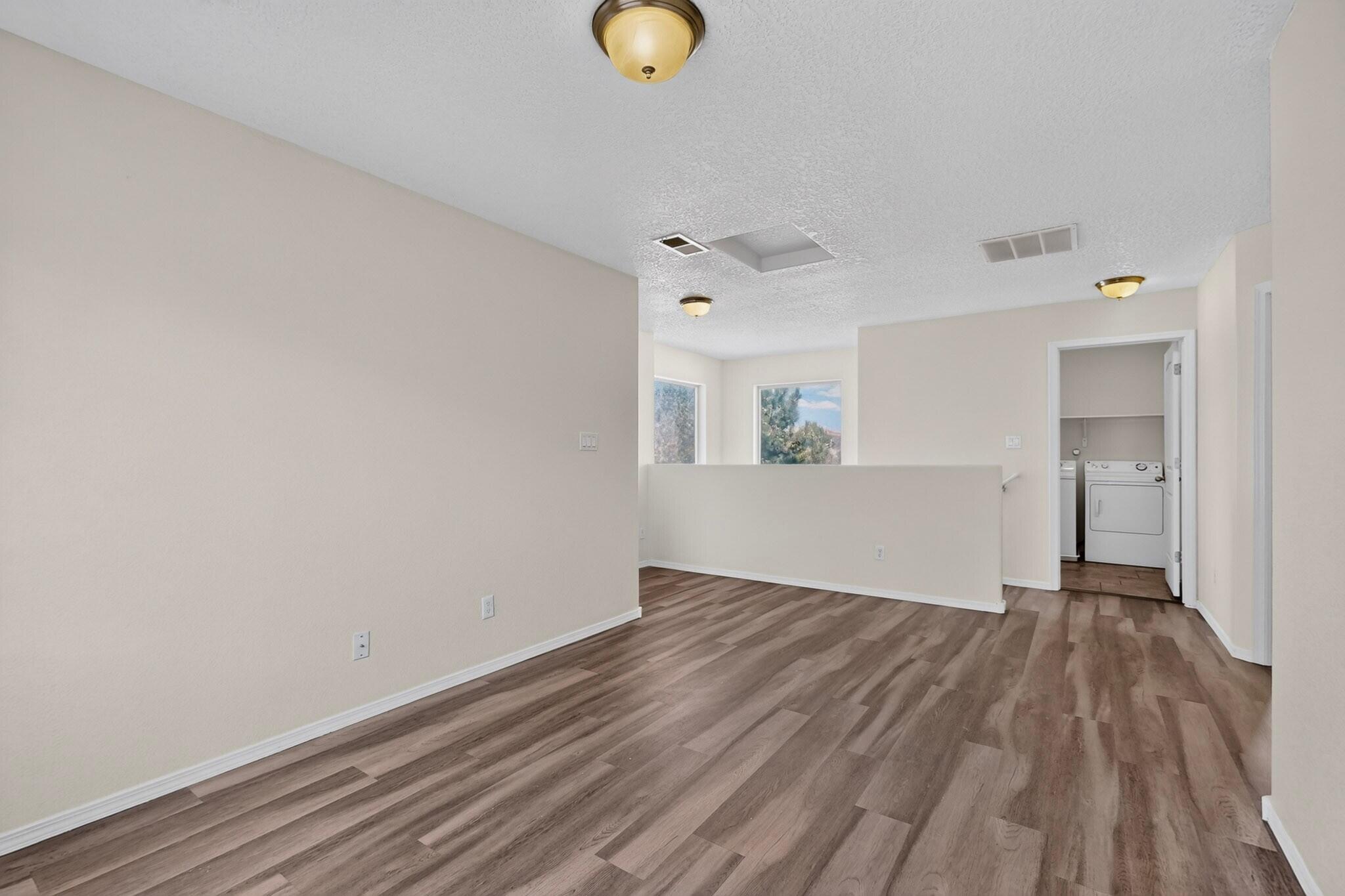 Photo 18 — 836 Zimina Drive NW