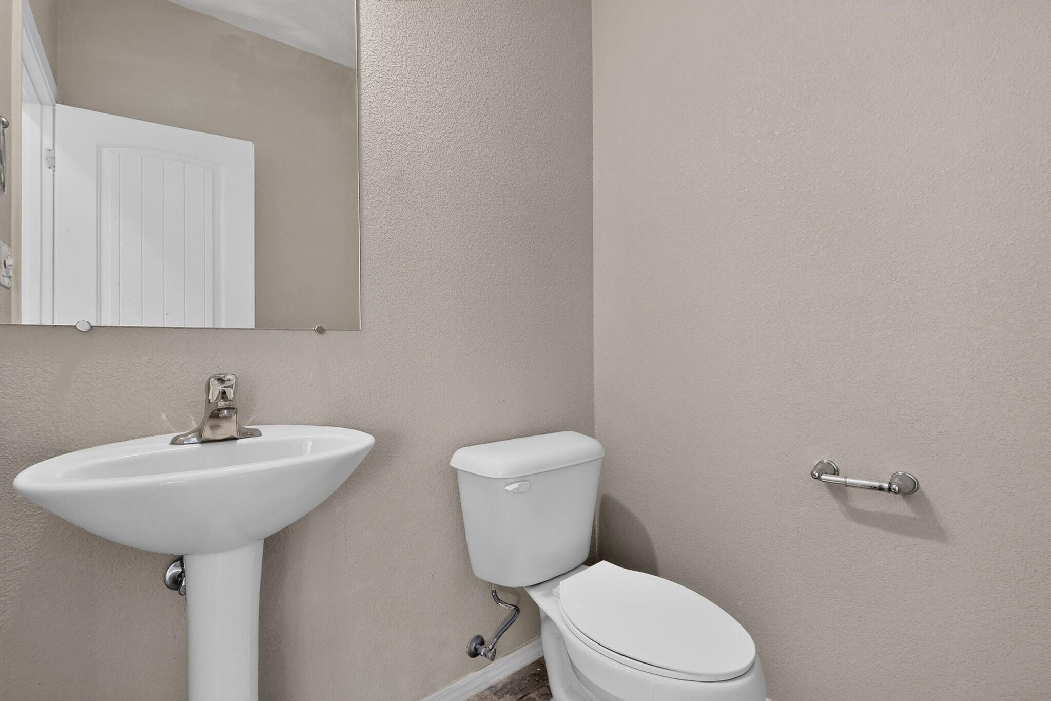 Photo 17 — 836 Zimina Drive NW