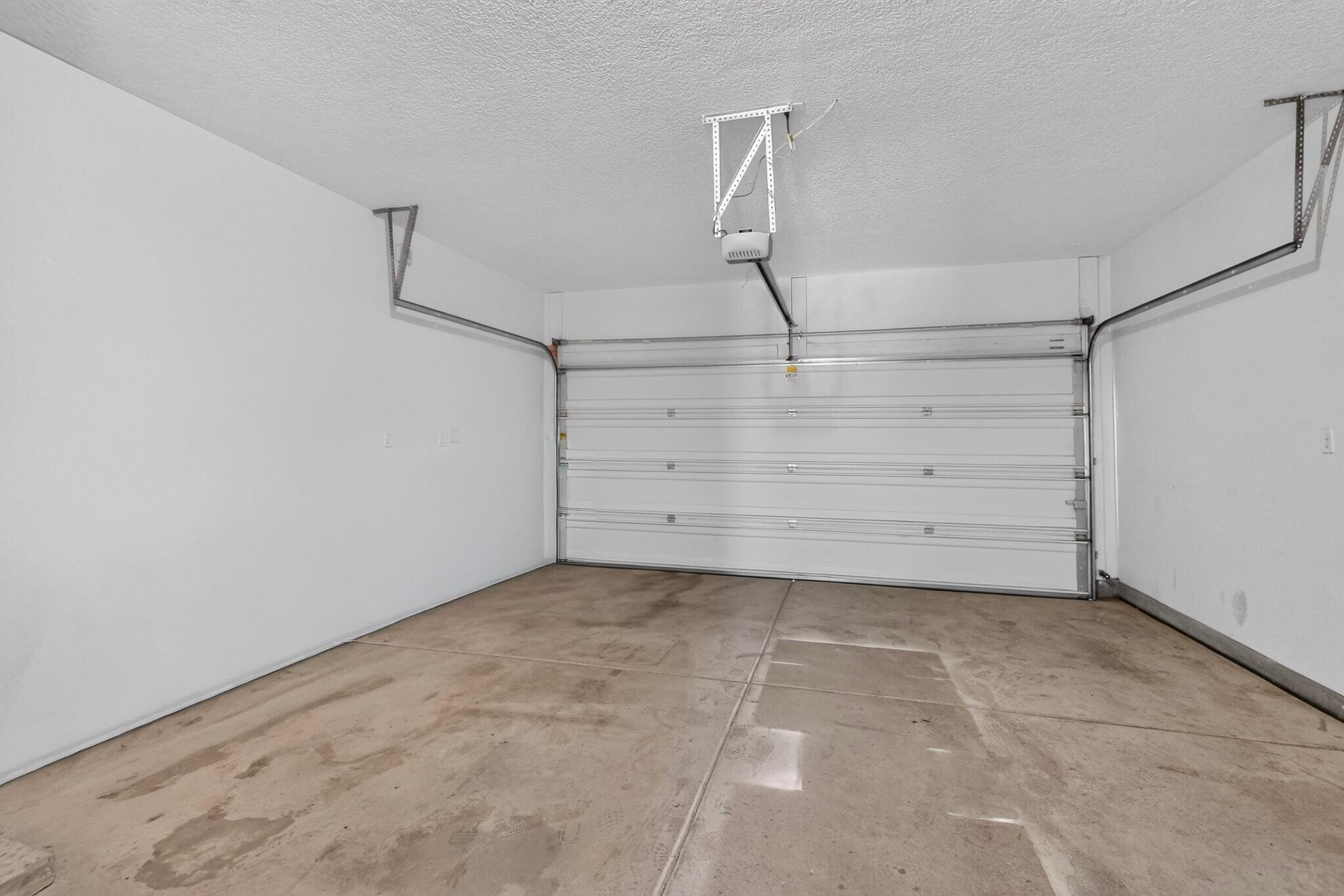 Photo 14 — 836 Zimina Drive NW