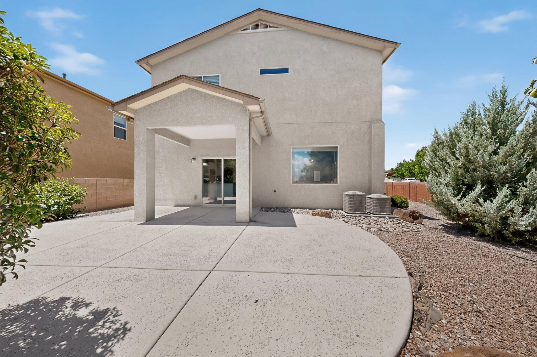 Photo 10 — 836 Zimina Drive NW