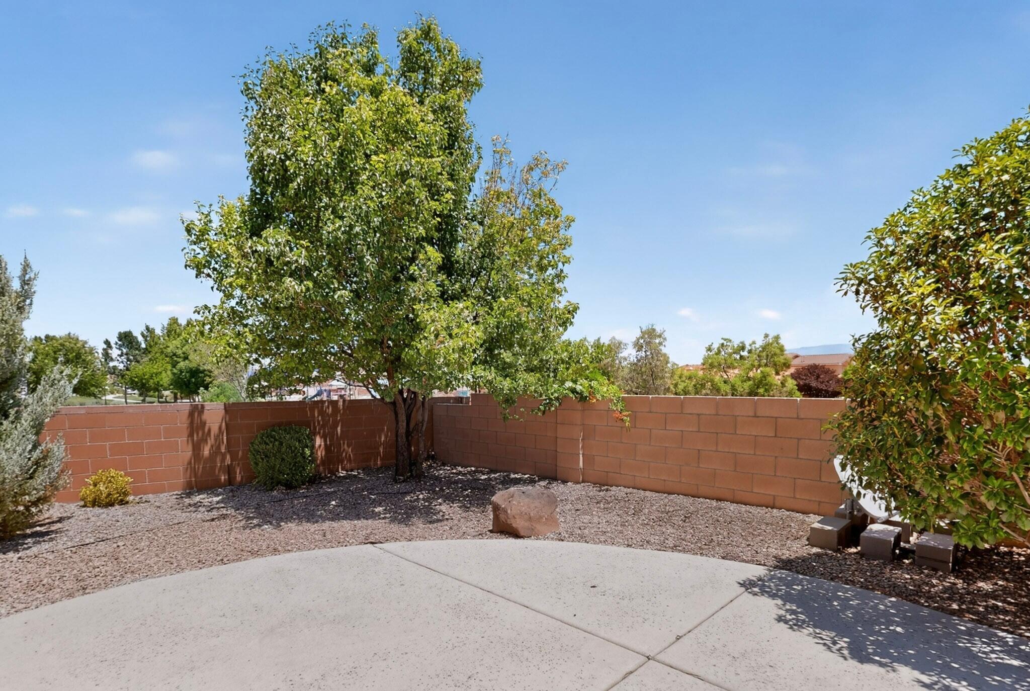 Photo 9 — 836 Zimina Drive NW