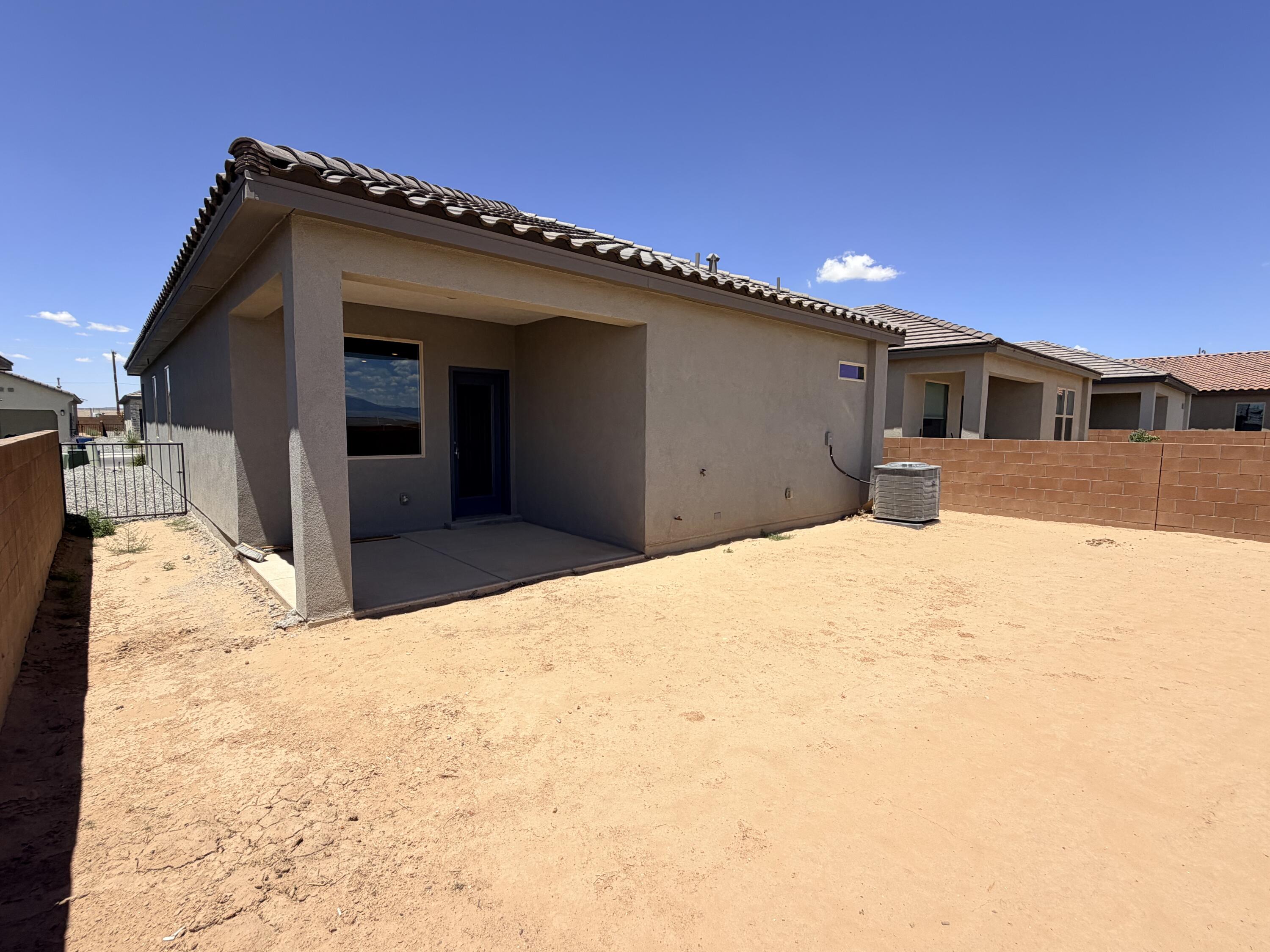 Photo 14 — 1502 Calle Oeste NW