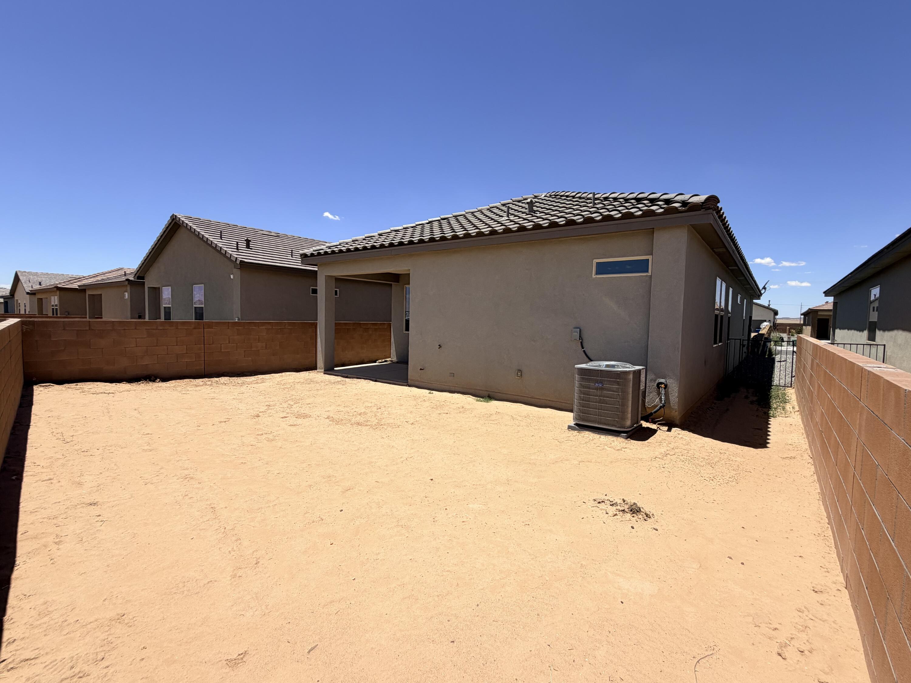 Photo 12 — 1502 Calle Oeste NW