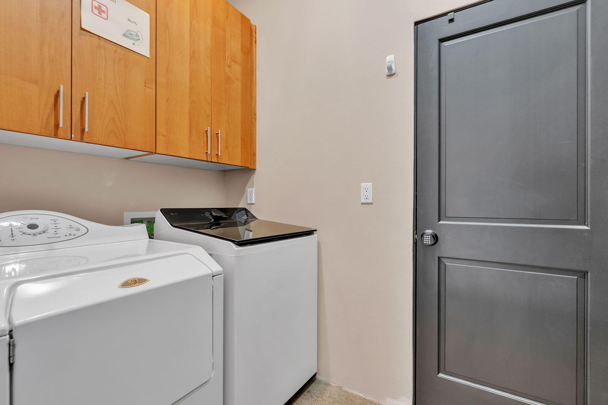 Photo 11 — 1505 San Patricio Avenue SW