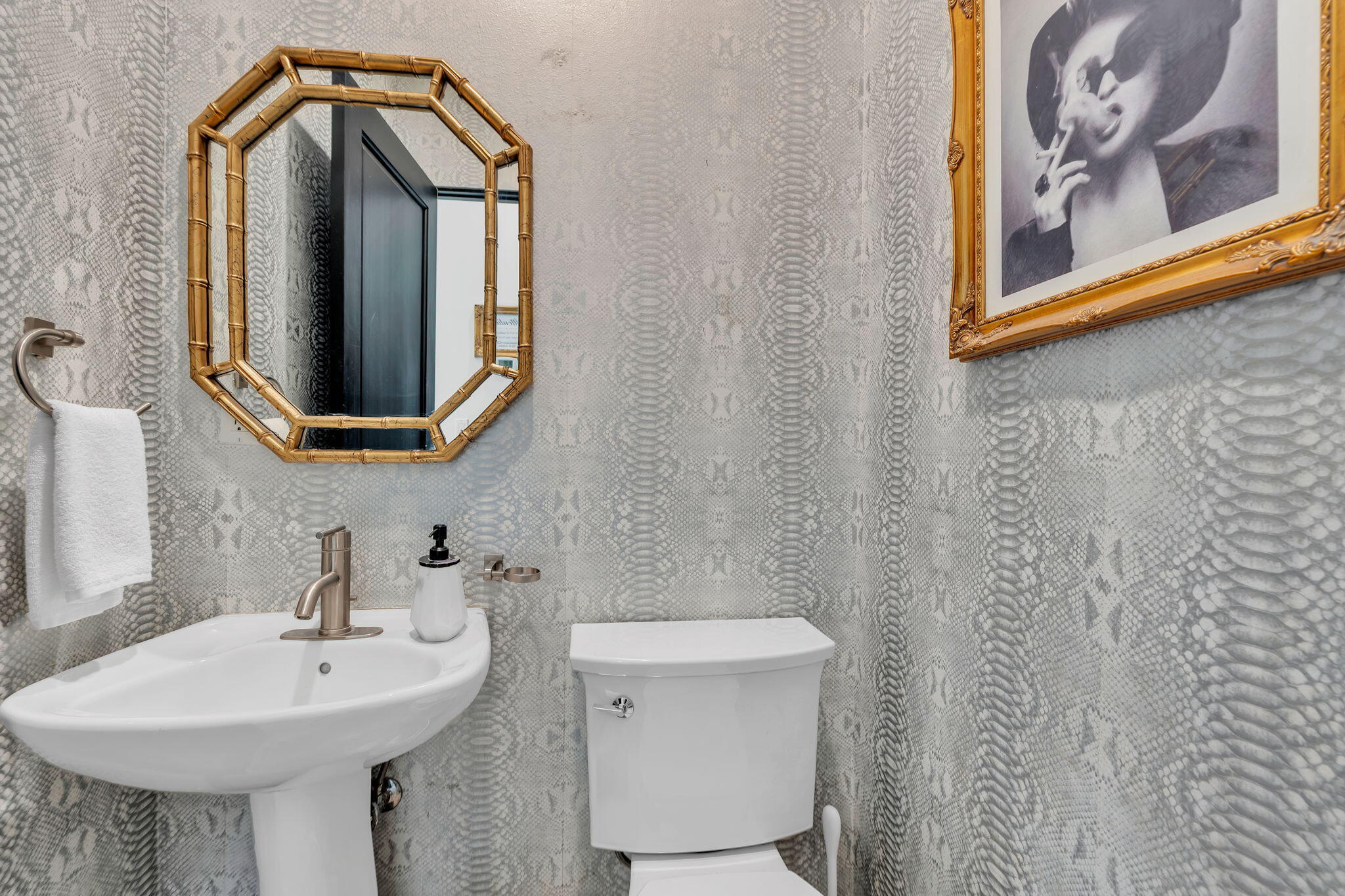 Photo 12 — 1505 San Patricio Avenue SW