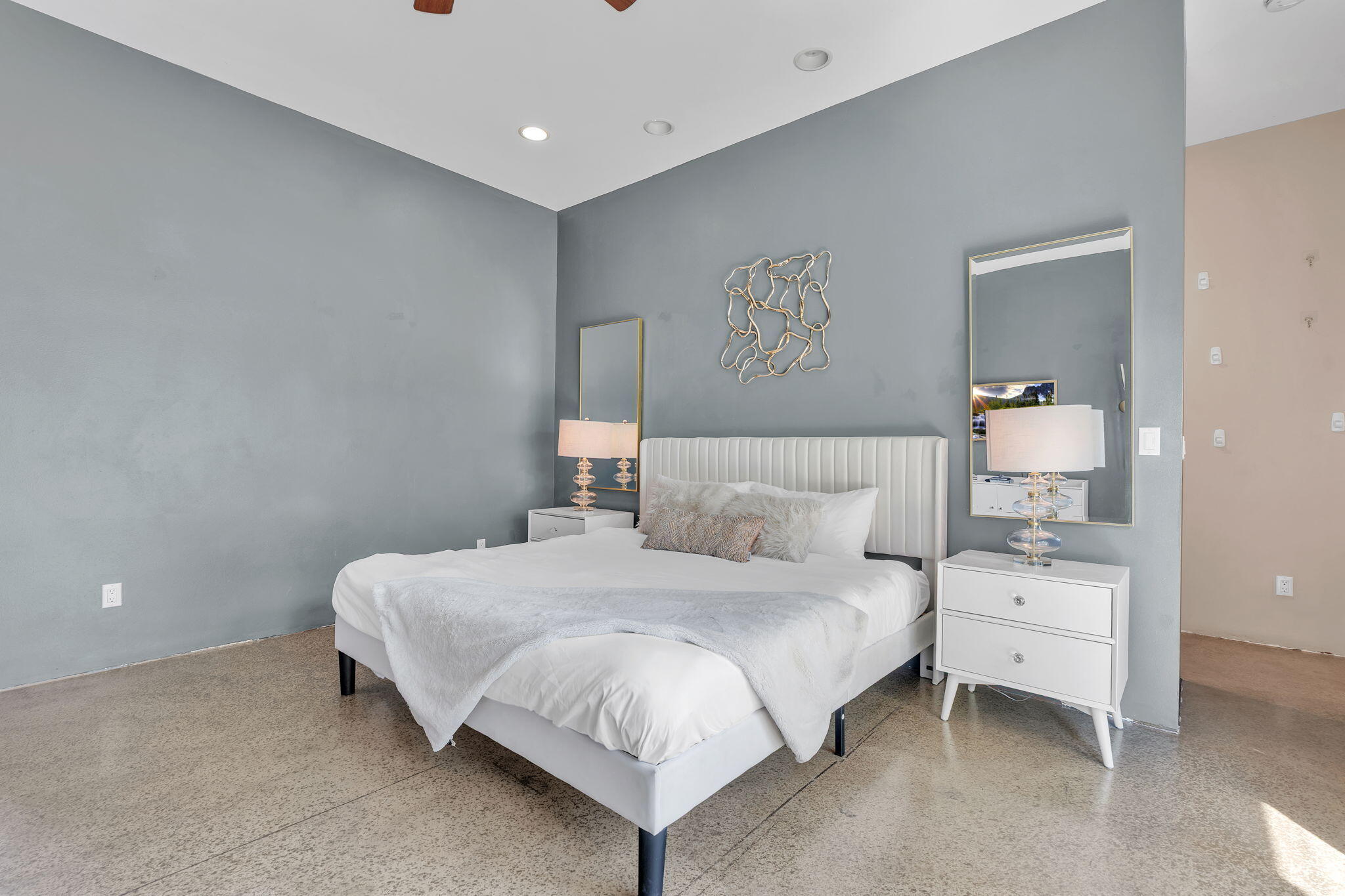 Photo 13 — 1505 San Patricio Avenue SW