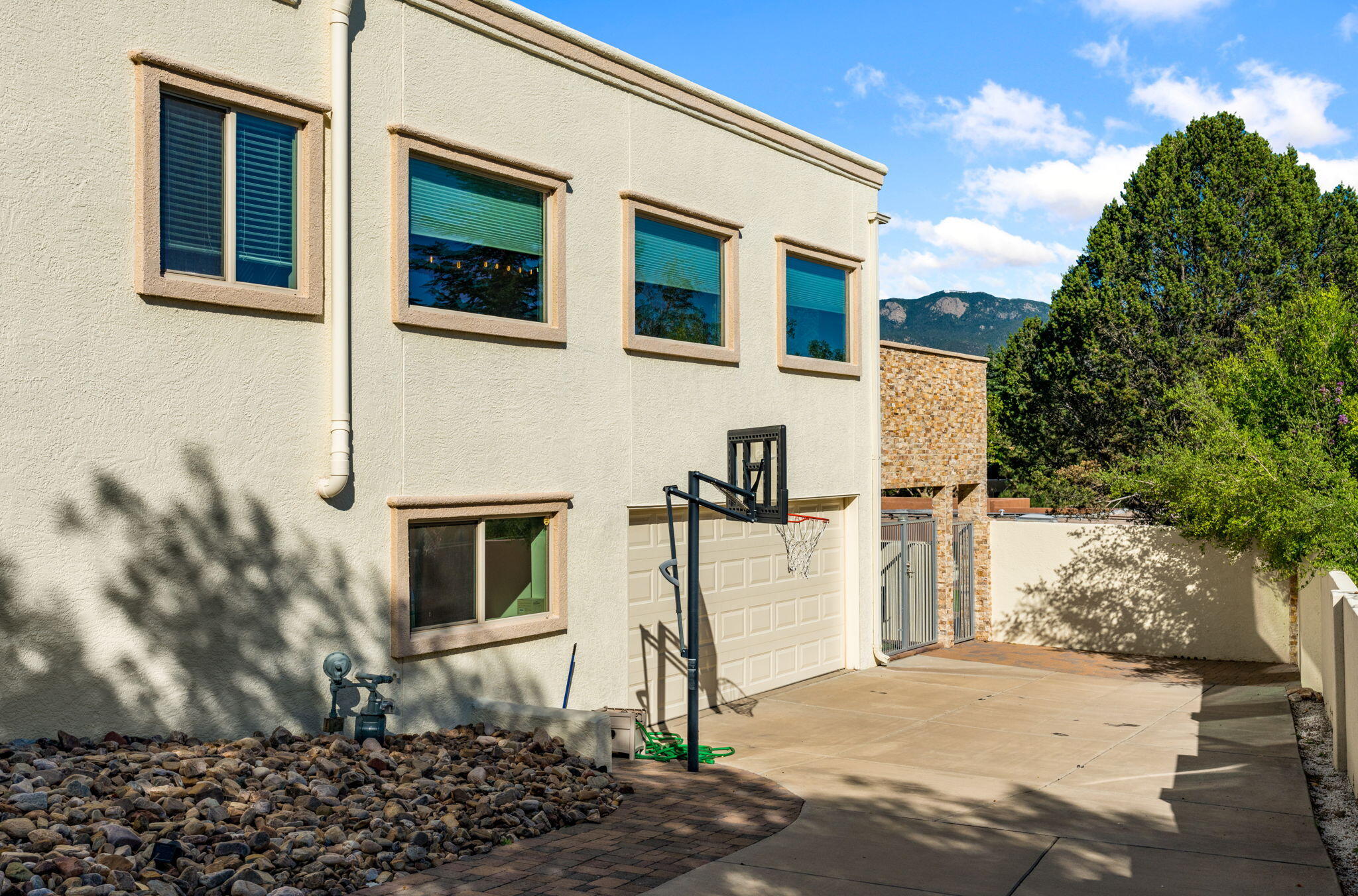 Photo 4 — 9806 Greenbrier Road NE