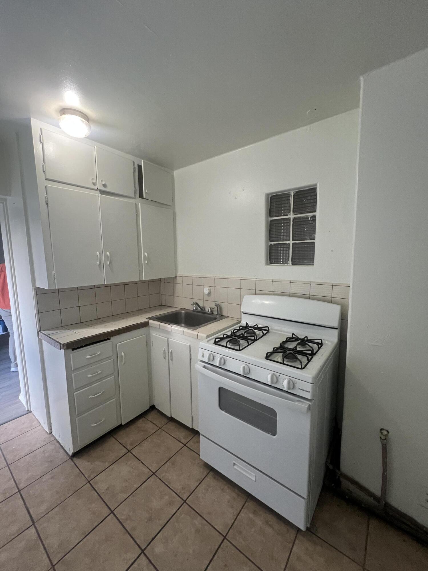 Photo 3 — 344 Tennessee Street NE B